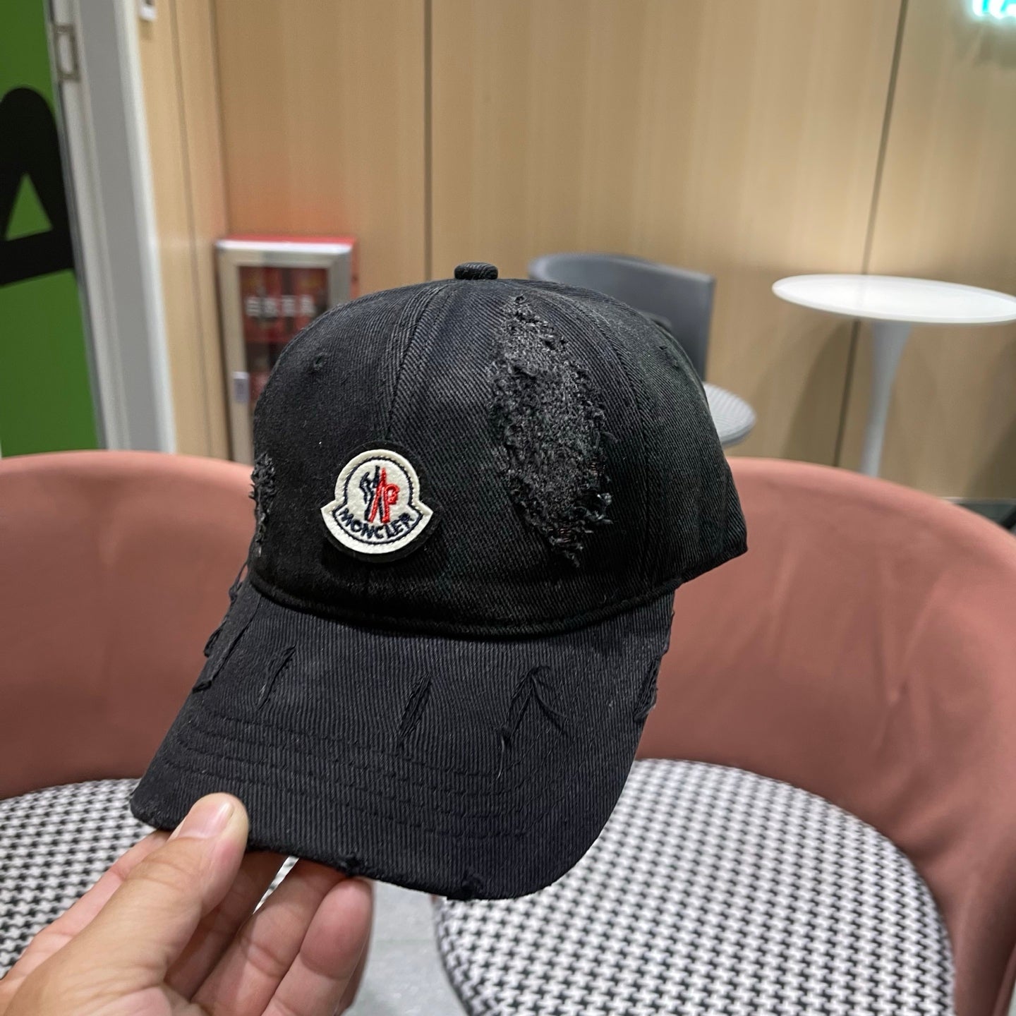 Moncler Ripped Hat 195955