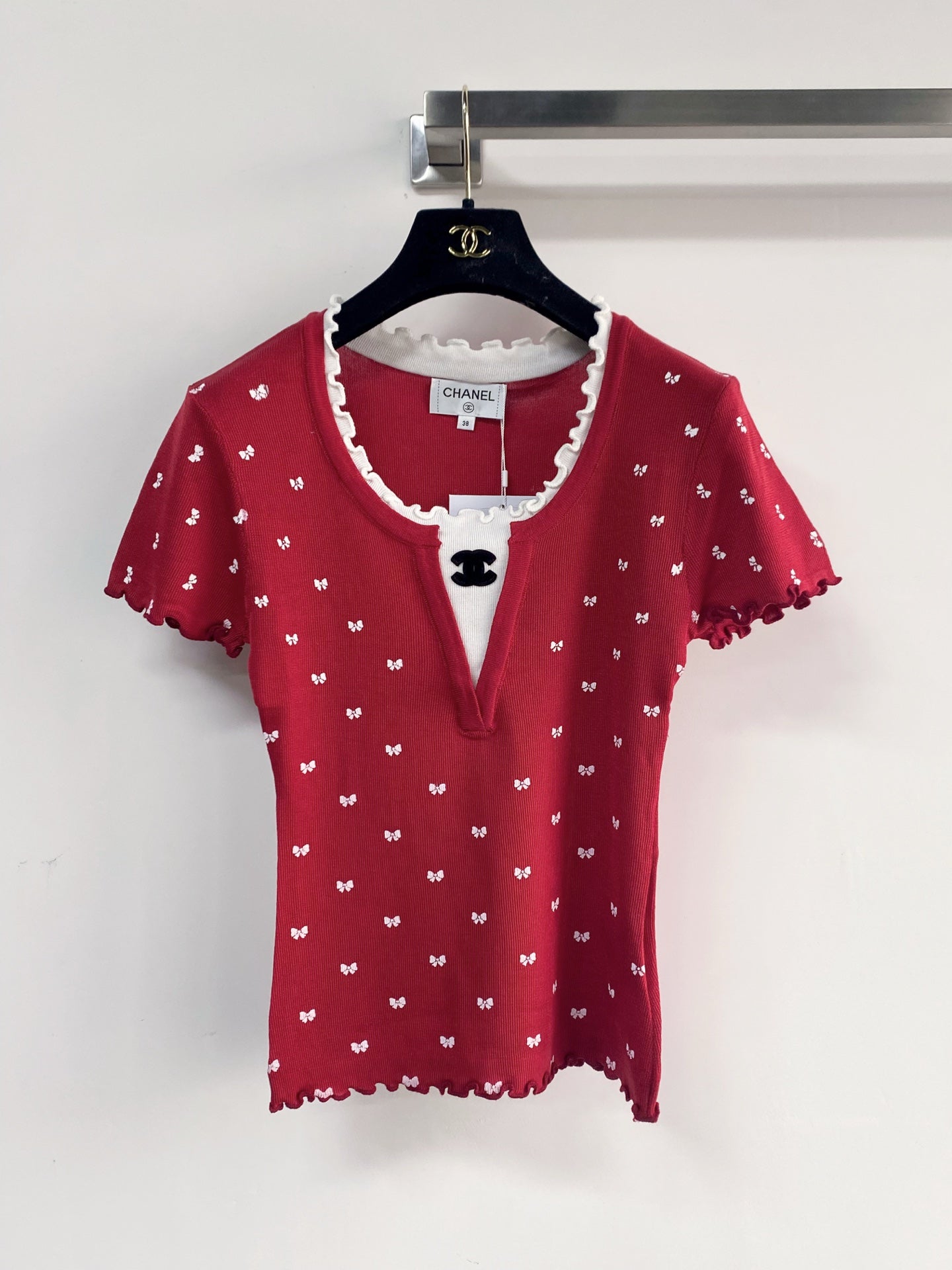 Chanel 2026 V-neckline With Scalloped Trim Shirt White and Red Wool