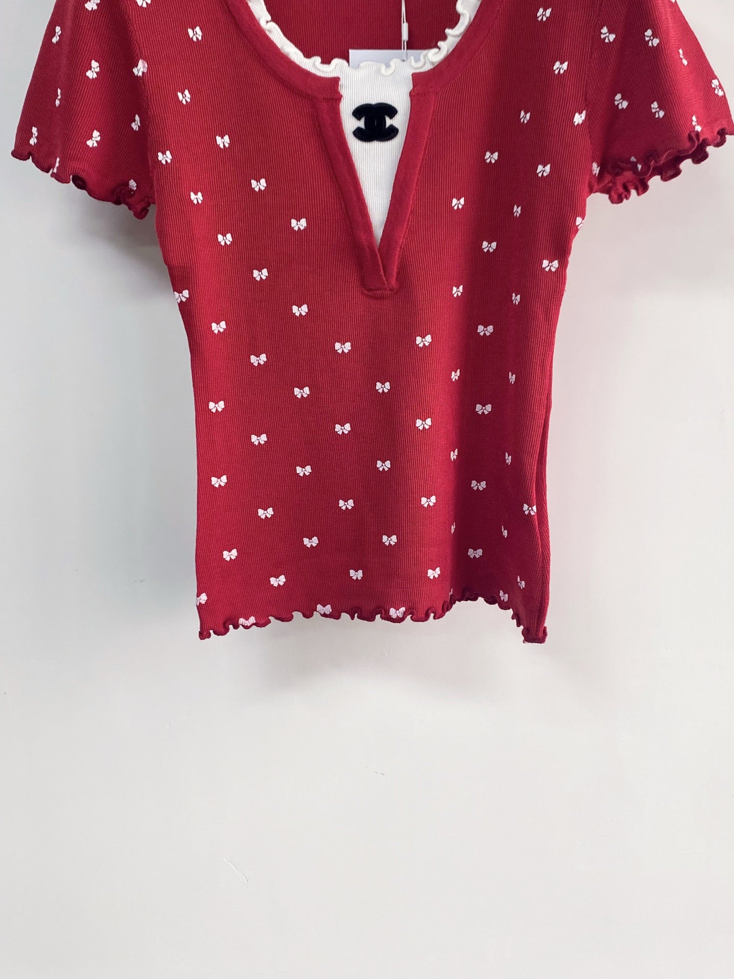 Chanel 2026 V-neckline With Scalloped Trim Shirt White and Red Wool