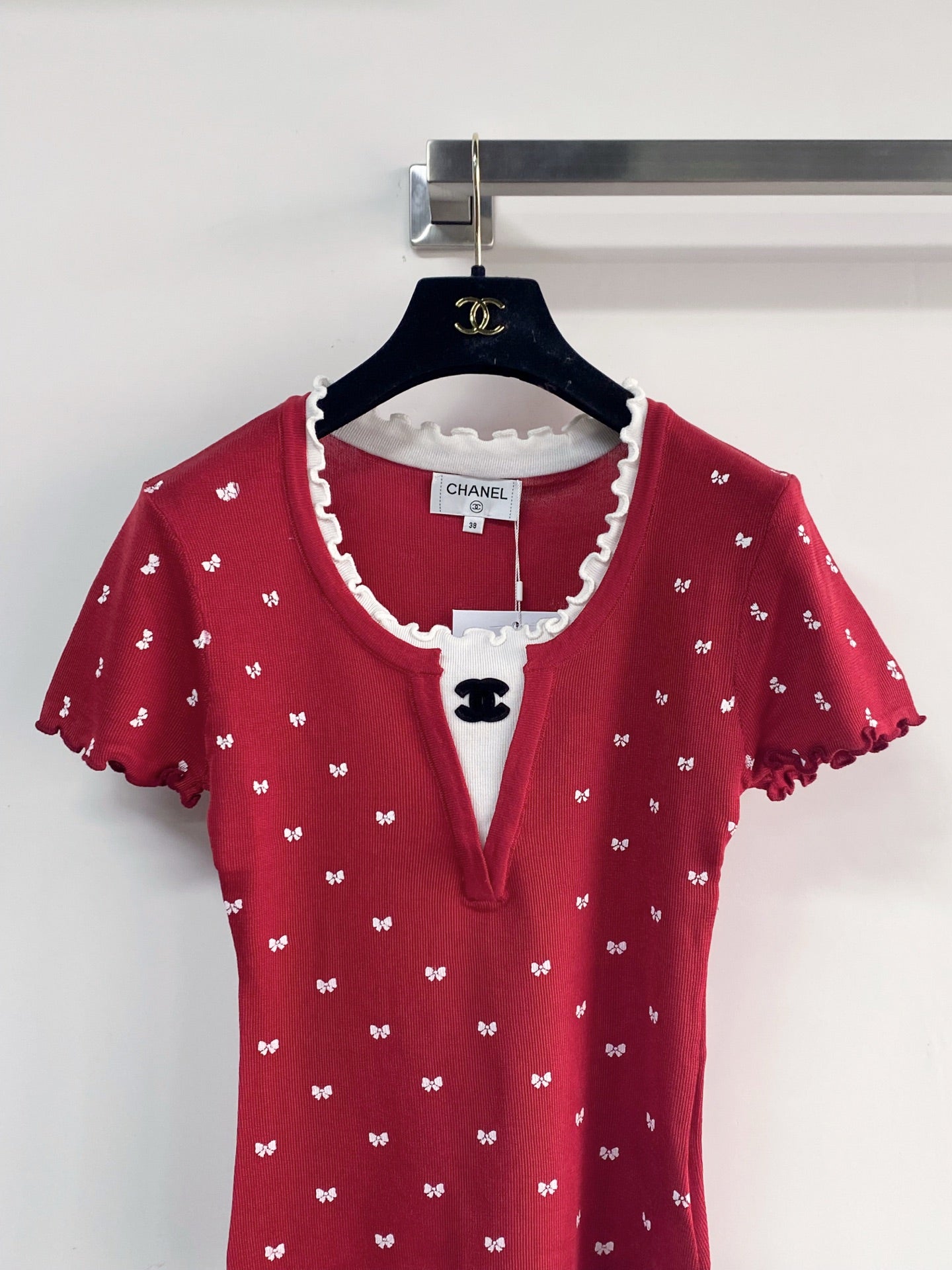 Chanel 2026 V-neckline With Scalloped Trim Shirt White and Red Wool