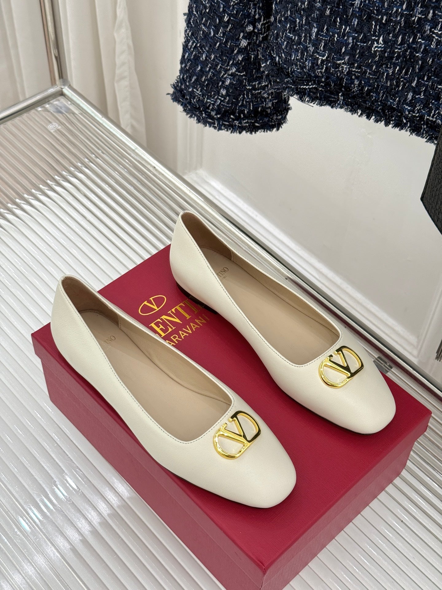 VT 26s Ballet Flats Metal V-buckle Sheepskin 702256