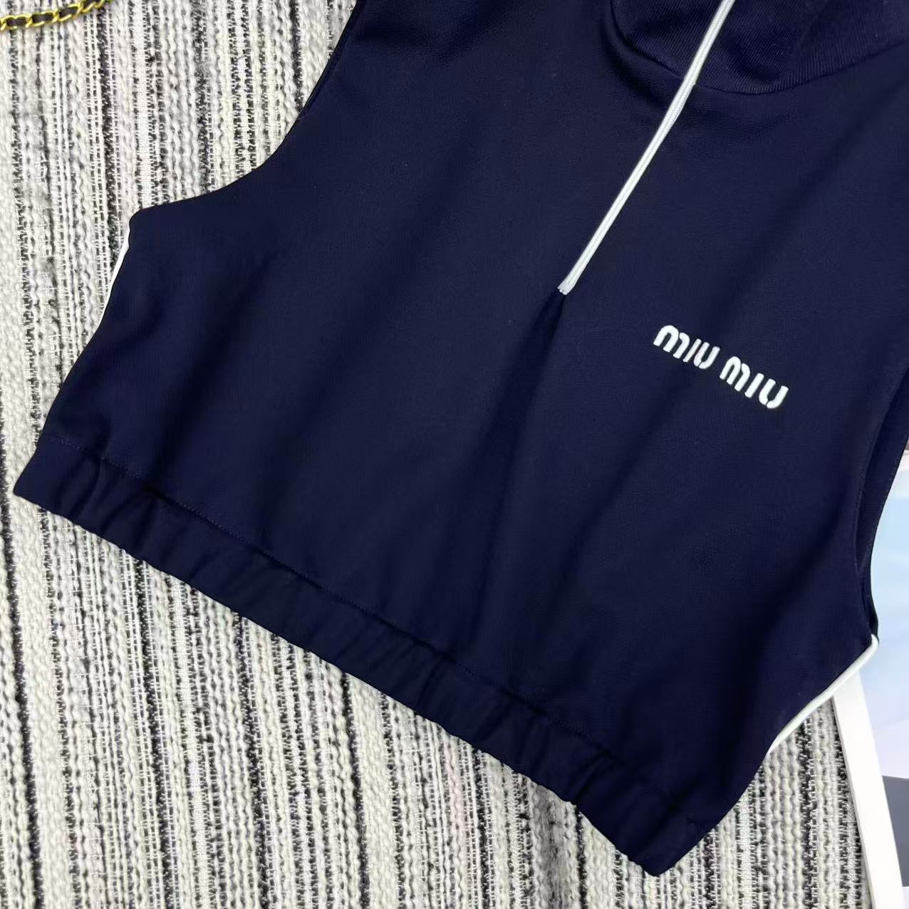 Miu Miu 2026 Short-sleeved Sweatshirt and Waist Pants Set Polyester