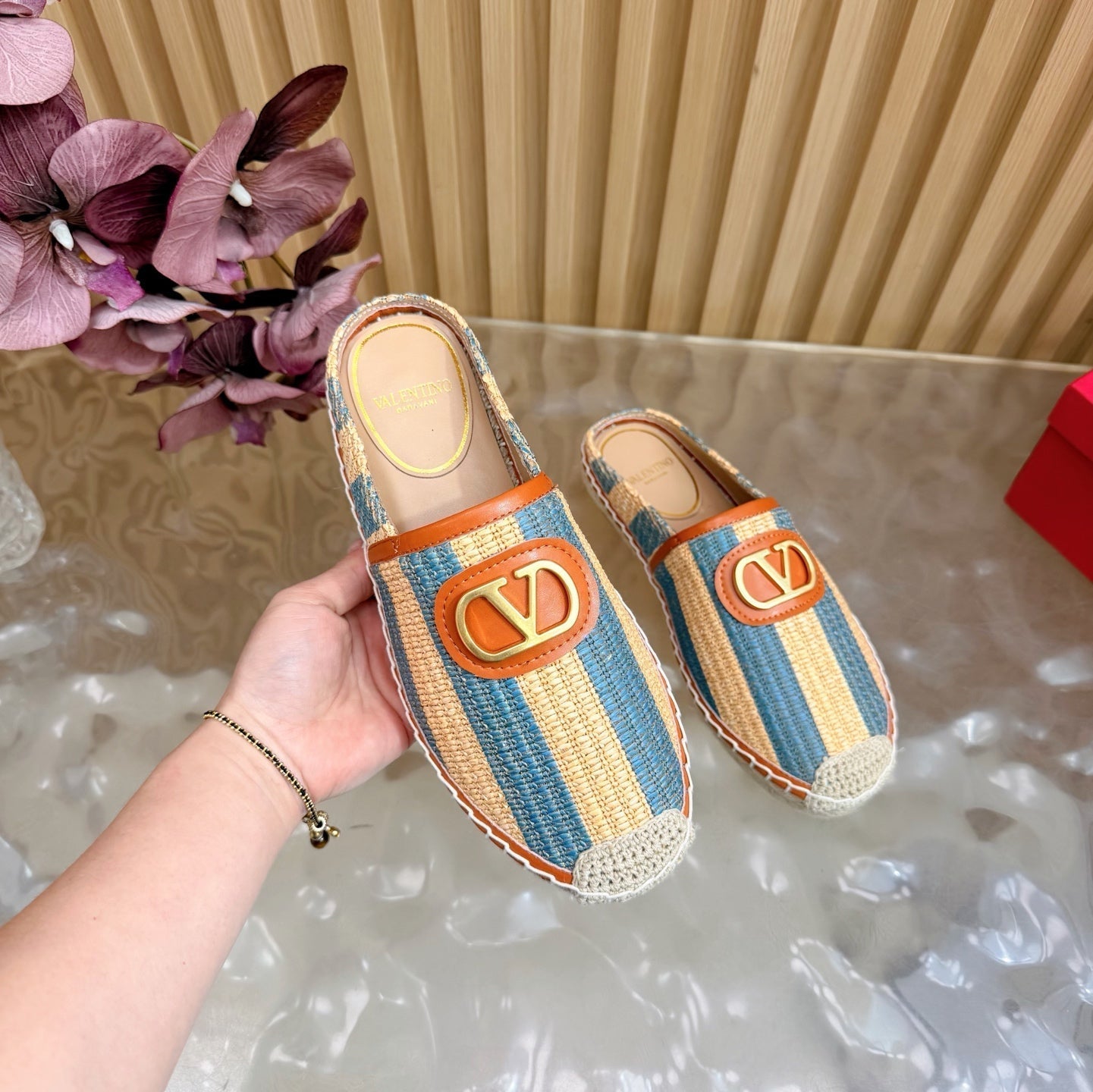VT Garavani 26s Mule Woven Raffia 702263