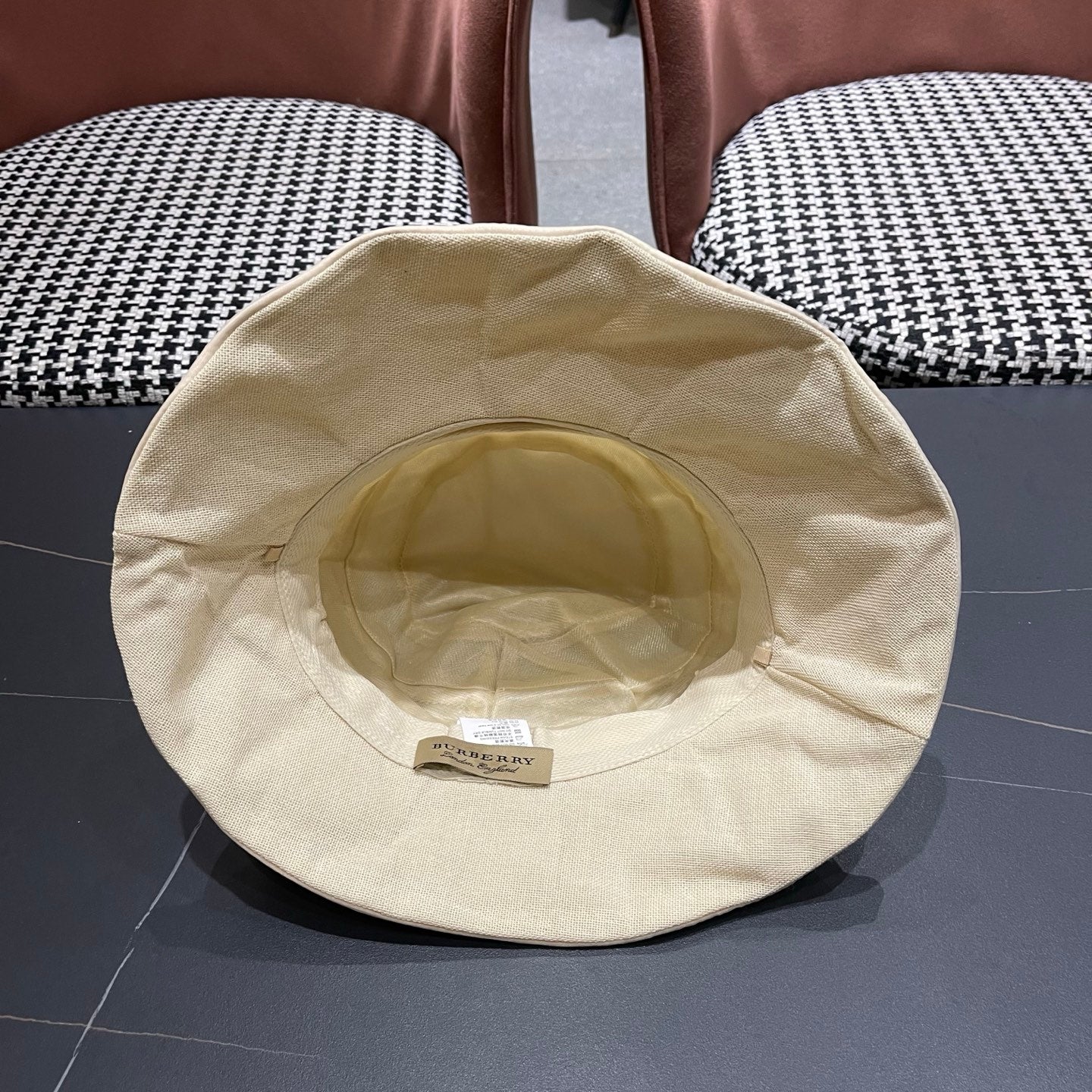 Burberry Logo Patch Bucket Hat 195983