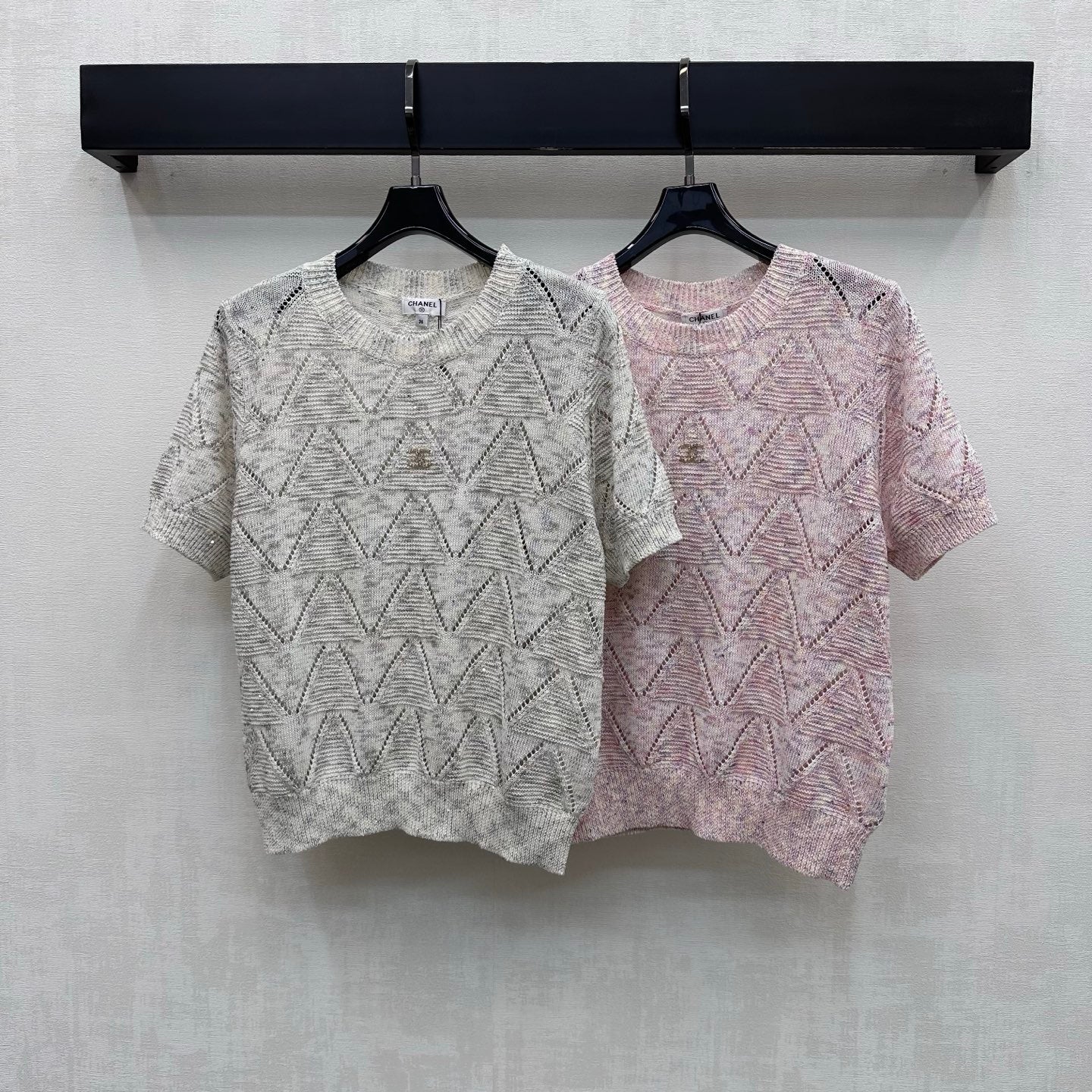 Chanel 2026 Wool Short-sleeved Knit Top With Metallic Logo 374878