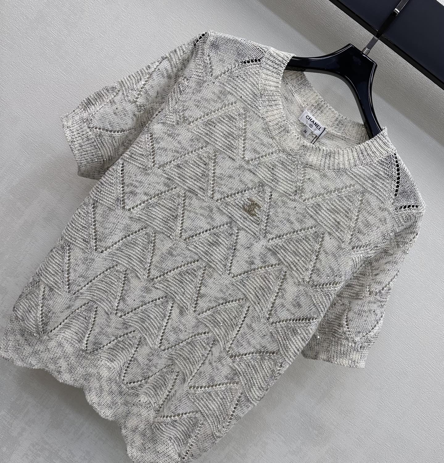 Chanel 2026 Wool Short-sleeved Knit Top With Metallic Logo 374878