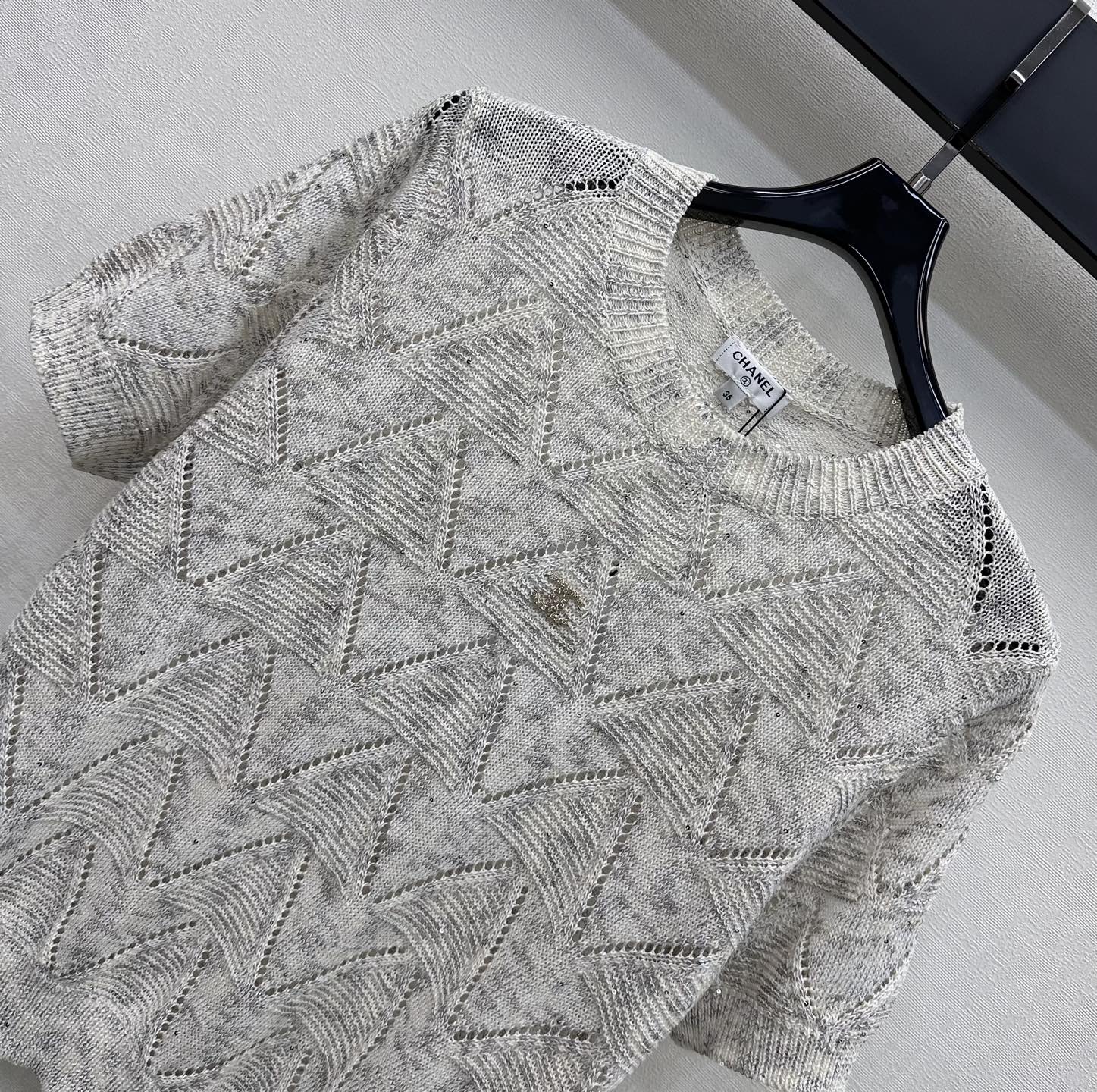 Chanel 2026 Wool Short-sleeved Knit Top With Metallic Logo 374878