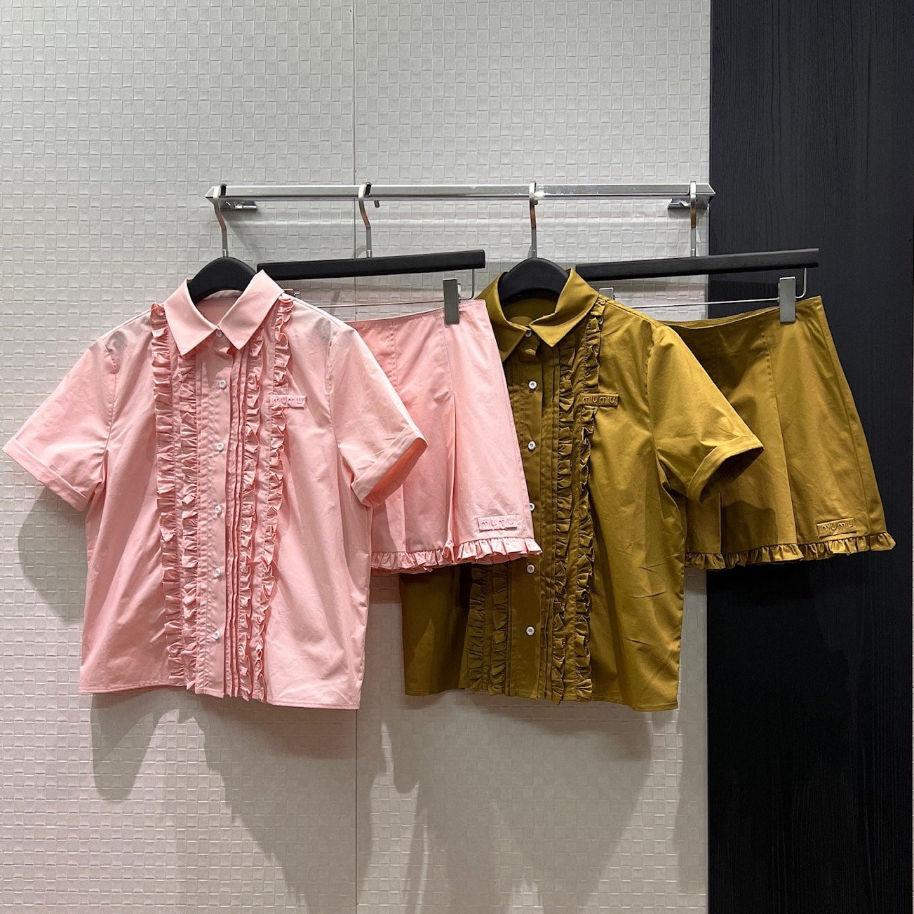 Miumiu 2026 Ruffled Short-sleeved Shirt With Wide-pleated Lace Skirt 265868