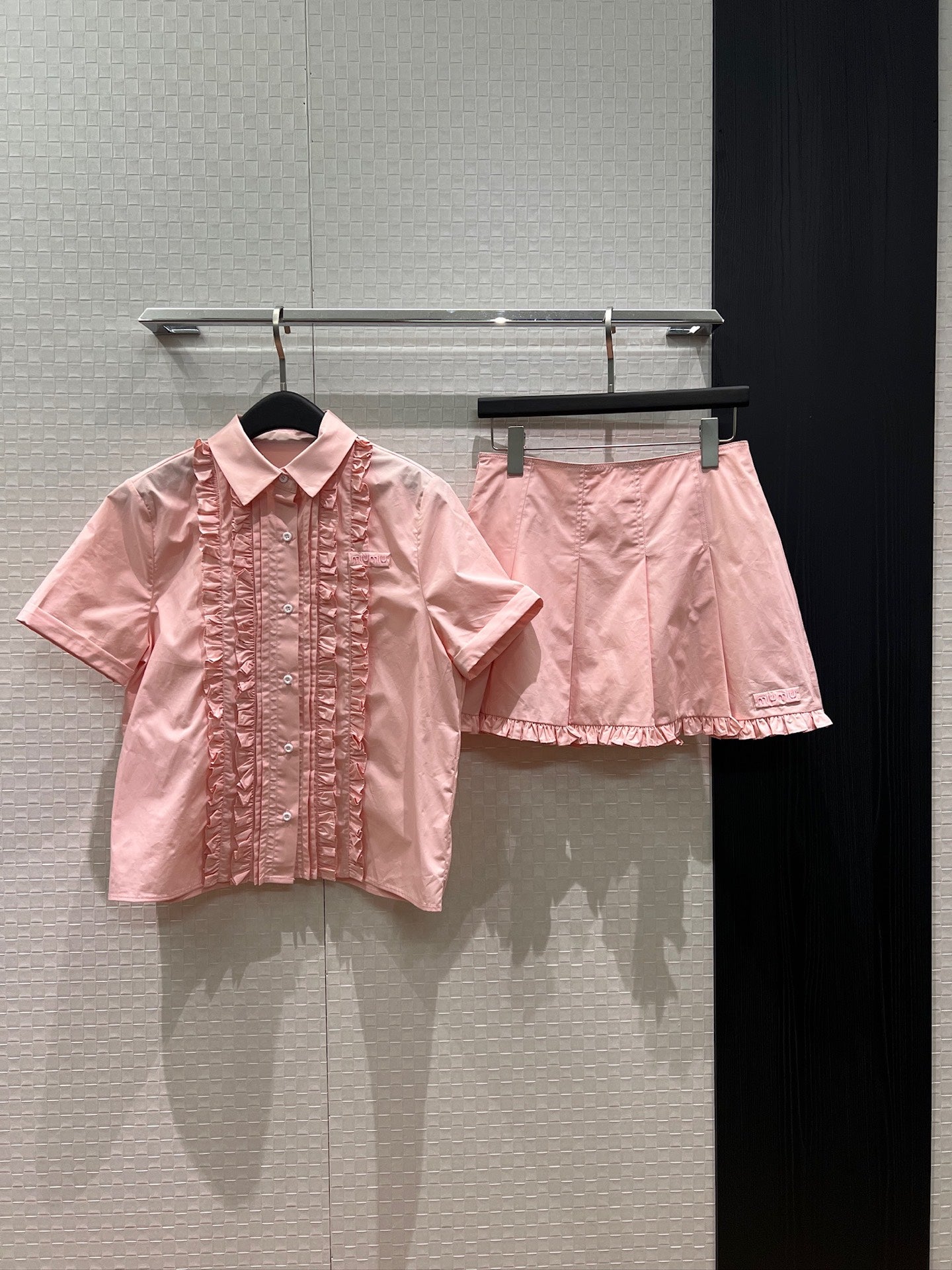 Miumiu 2026 Ruffled Short-sleeved Shirt With Wide-pleated Lace Skirt 265868