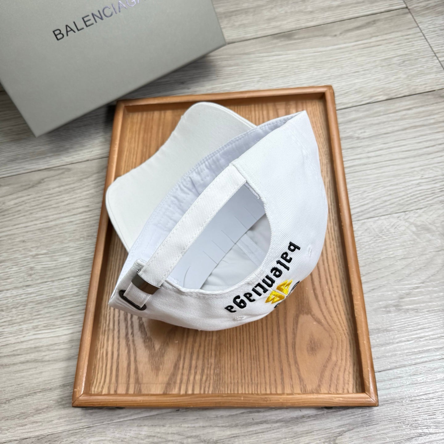 Balenciaga Multi-colored Embroidered Logo Baseball Cap 240579