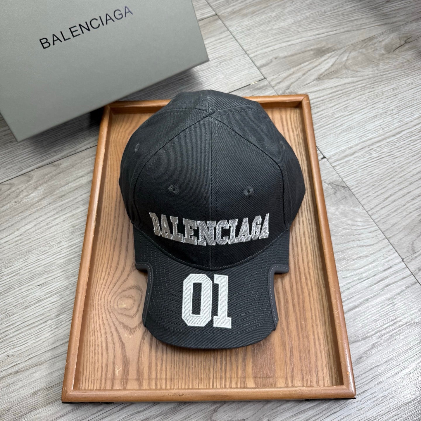 Balenciaga Logo Embroidered Baseball Cap 240587