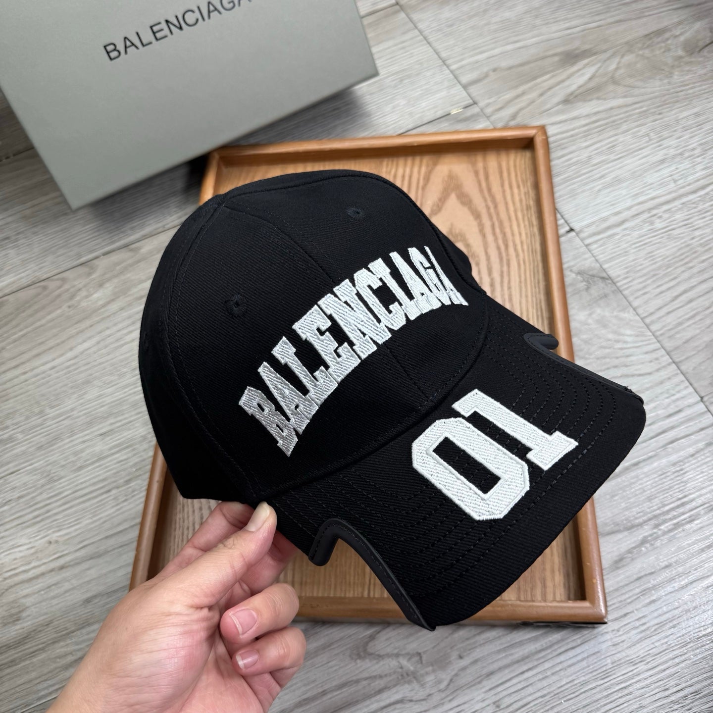 Balenciaga Logo Embroidered Baseball Cap 240587
