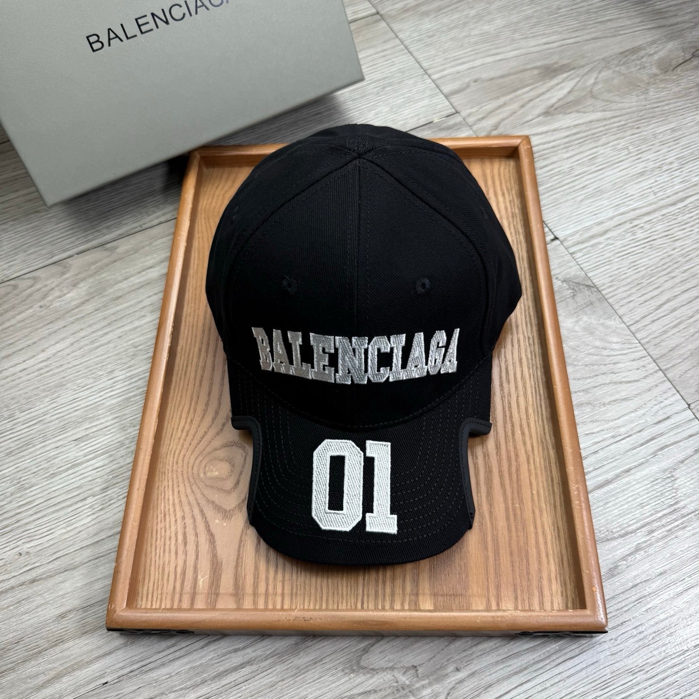 Balenciaga Logo Embroidered Baseball Cap 240587