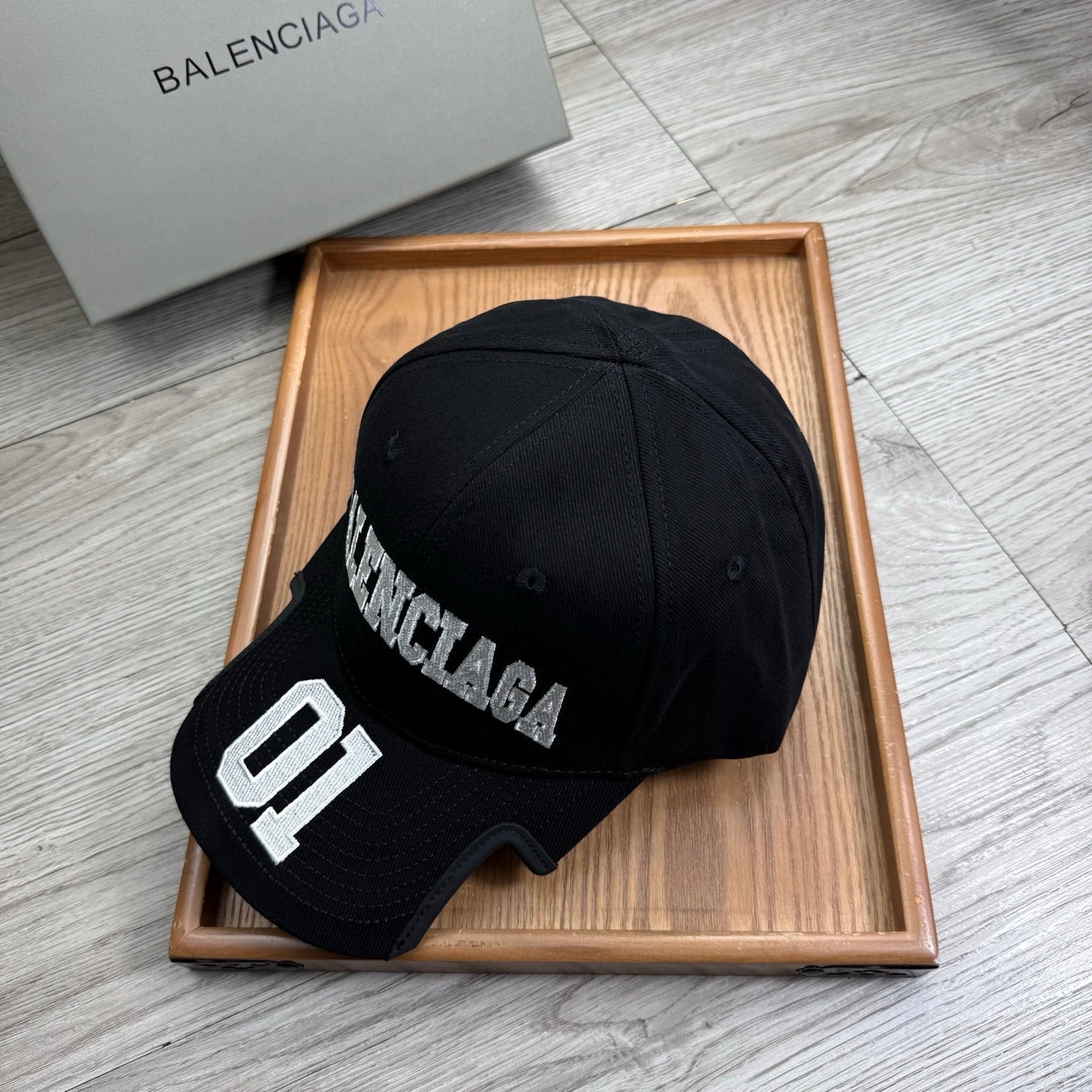 Balenciaga Logo Embroidered Baseball Cap 240587