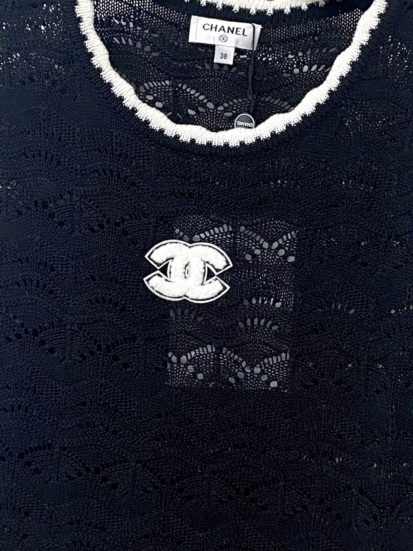 Chanel 2026 Vest With Logo Embellishment Wool Cashmere Tencel 295262