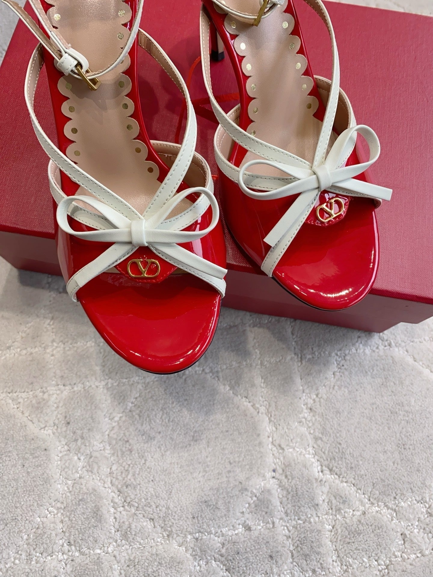 VT 26s Bow-tie High Heel Sandal 85 Patent Leather 724403