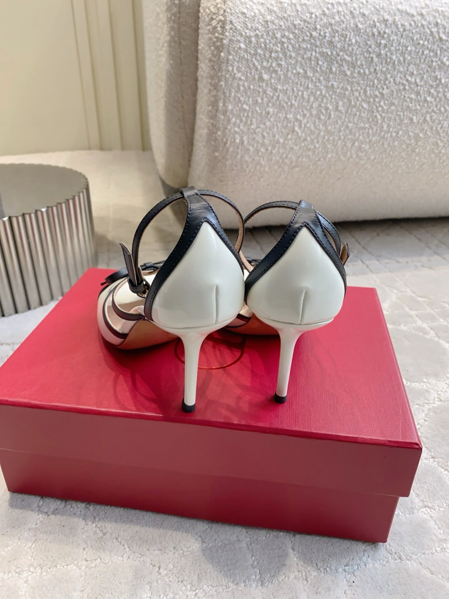VT 26s Bow-tie High Heel Sandal 85 Patent Leather 724403