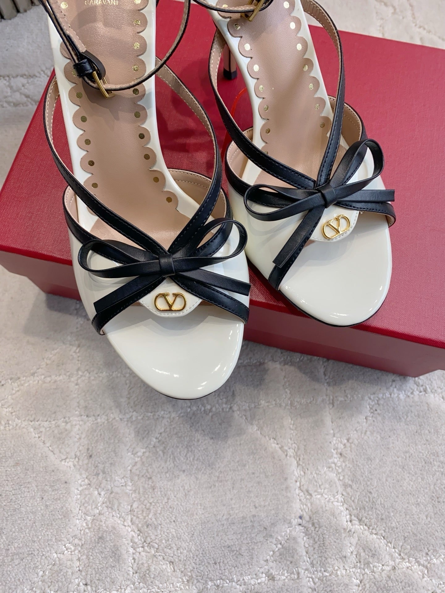 VT 26s Bow-tie High Heel Sandal 85 Patent Leather 724403