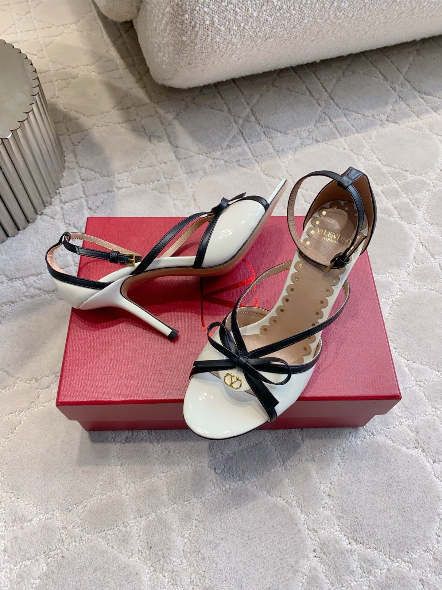 VT 26s Bow-tie High Heel Sandal 85 Patent Leather 724403