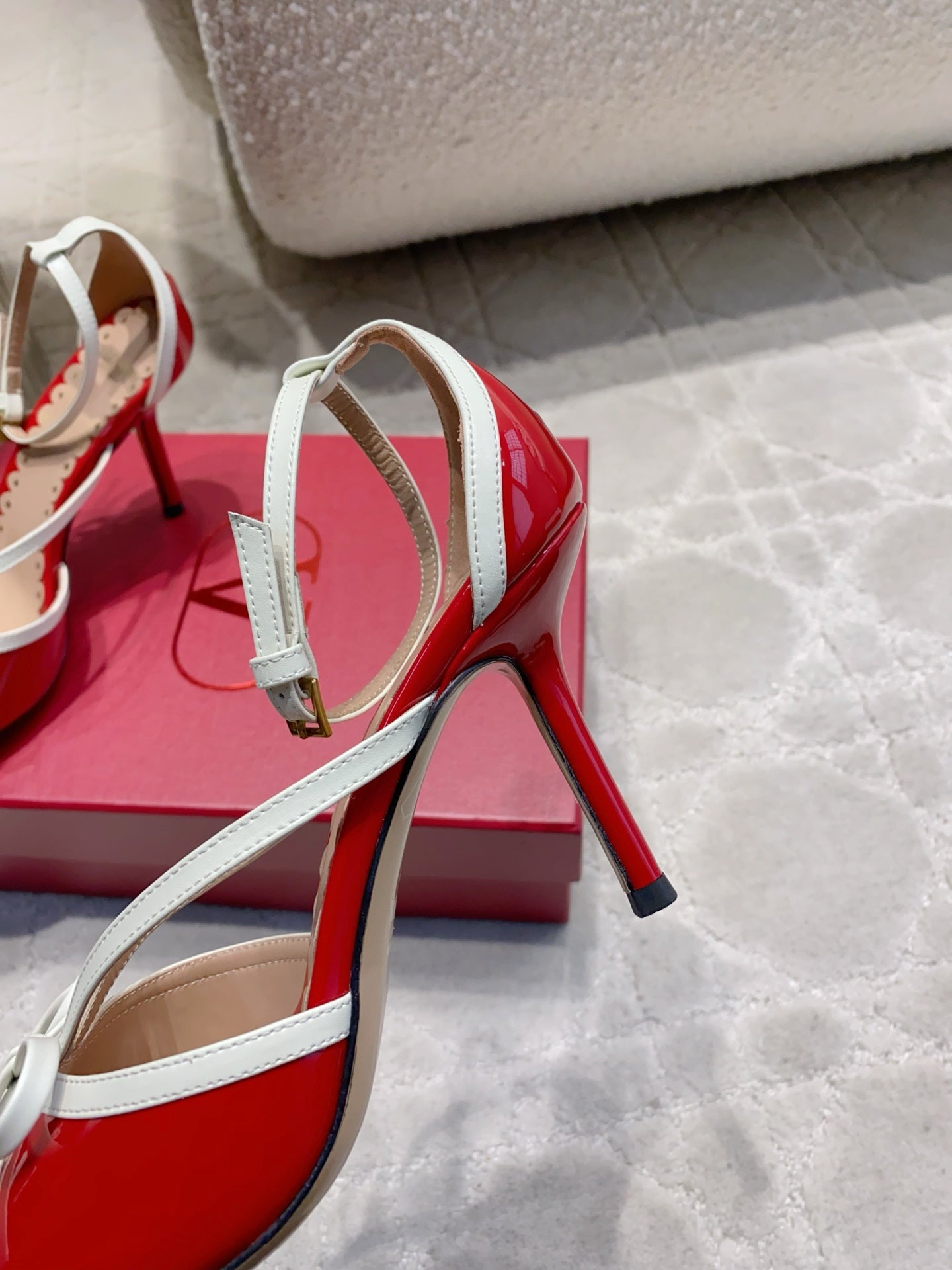 VT 26s Bow-tie High Heel Sandal 85 Patent Leather 724403
