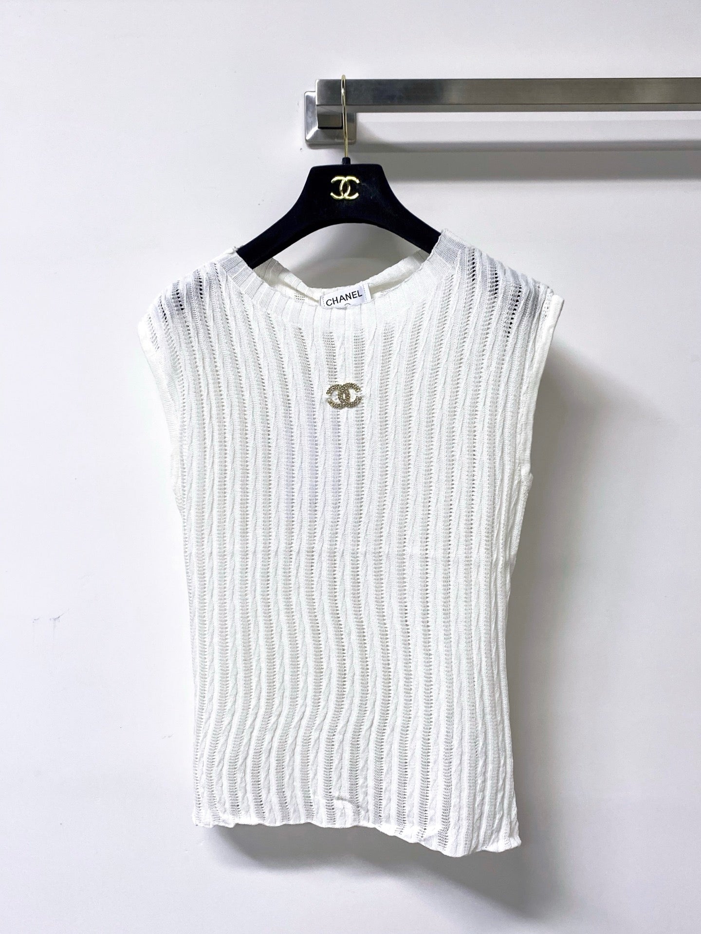 Chanel 2026 Sleeveless Knit Top CC Logo Tencel 310305