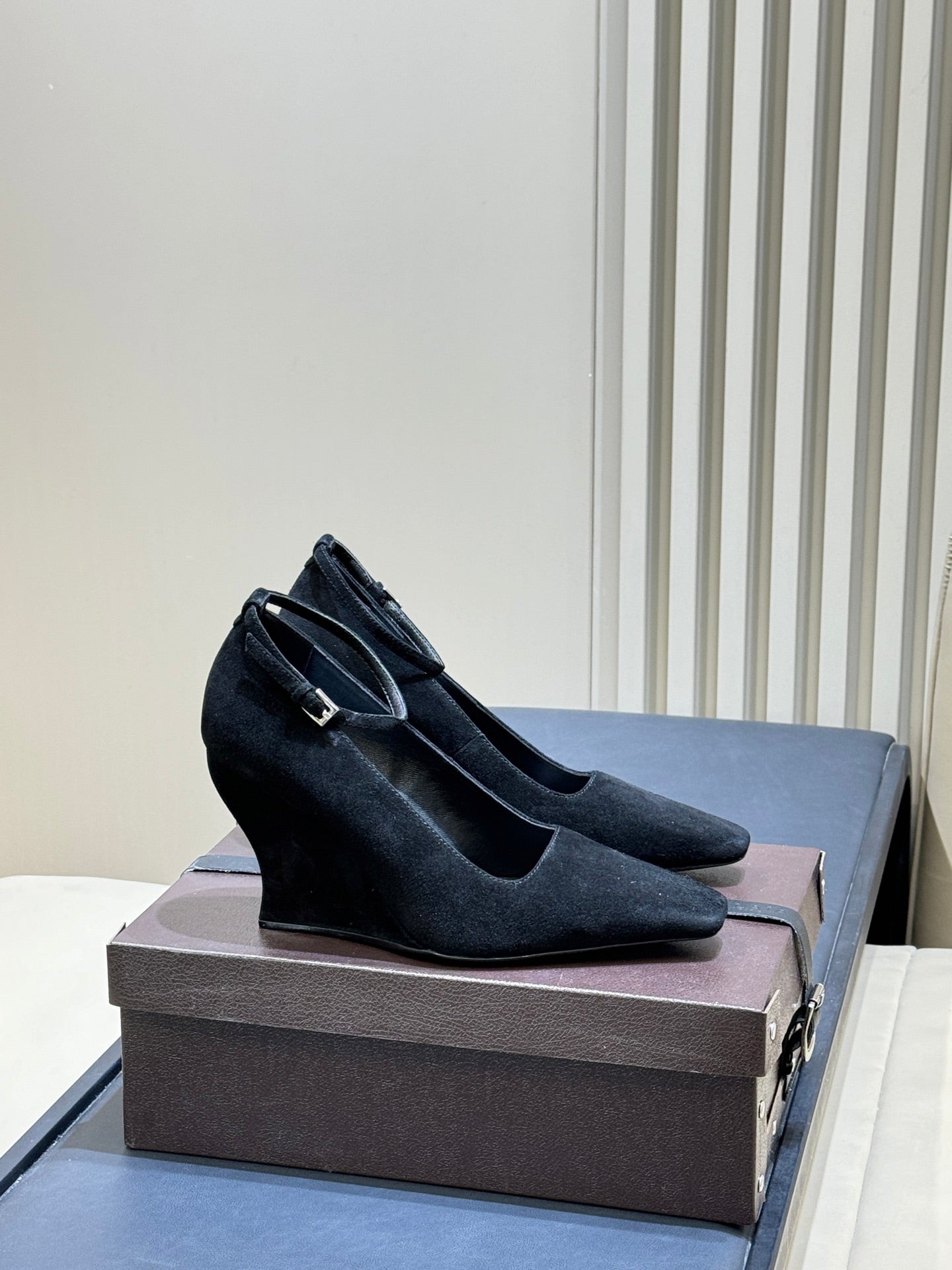 Alaia 2026 Wedge Pumps Velvet Leather 789590