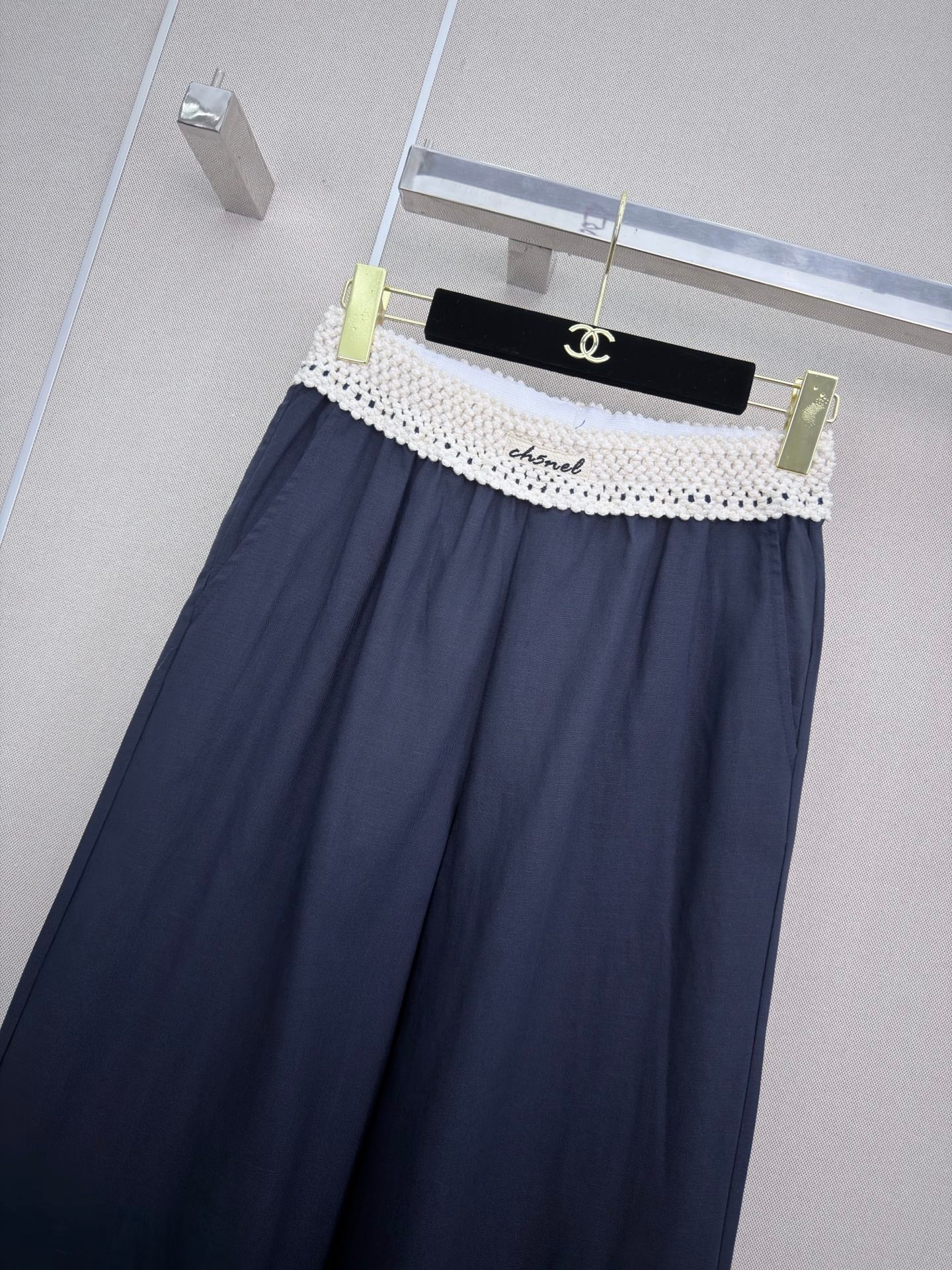 Chanel 2026 Wide-leg Trousers With Unique Waist Tencel Linen 377055