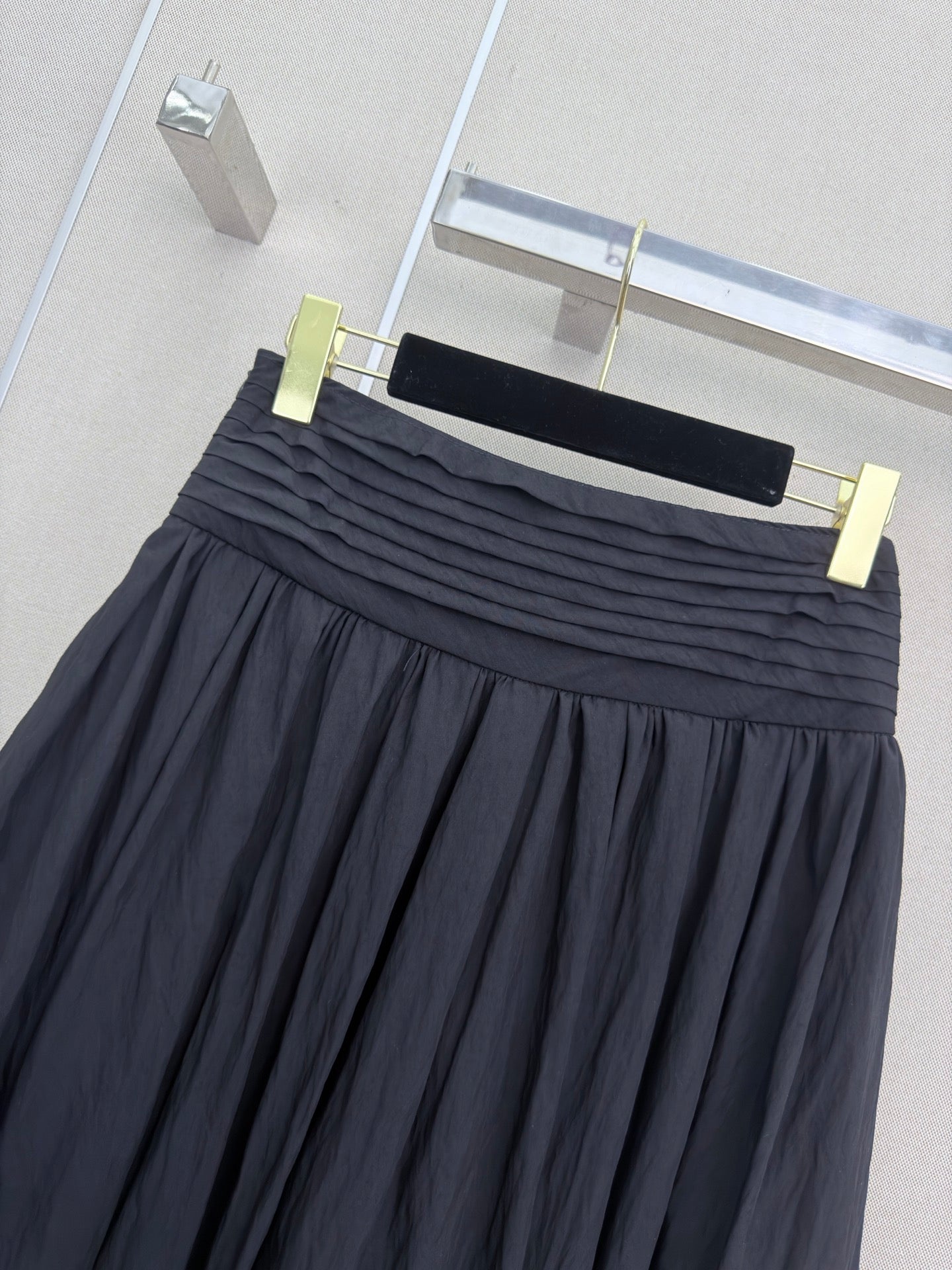 Chanel 2026 High-waisted Midi Skirt With Double C Logo Embellishment 353895