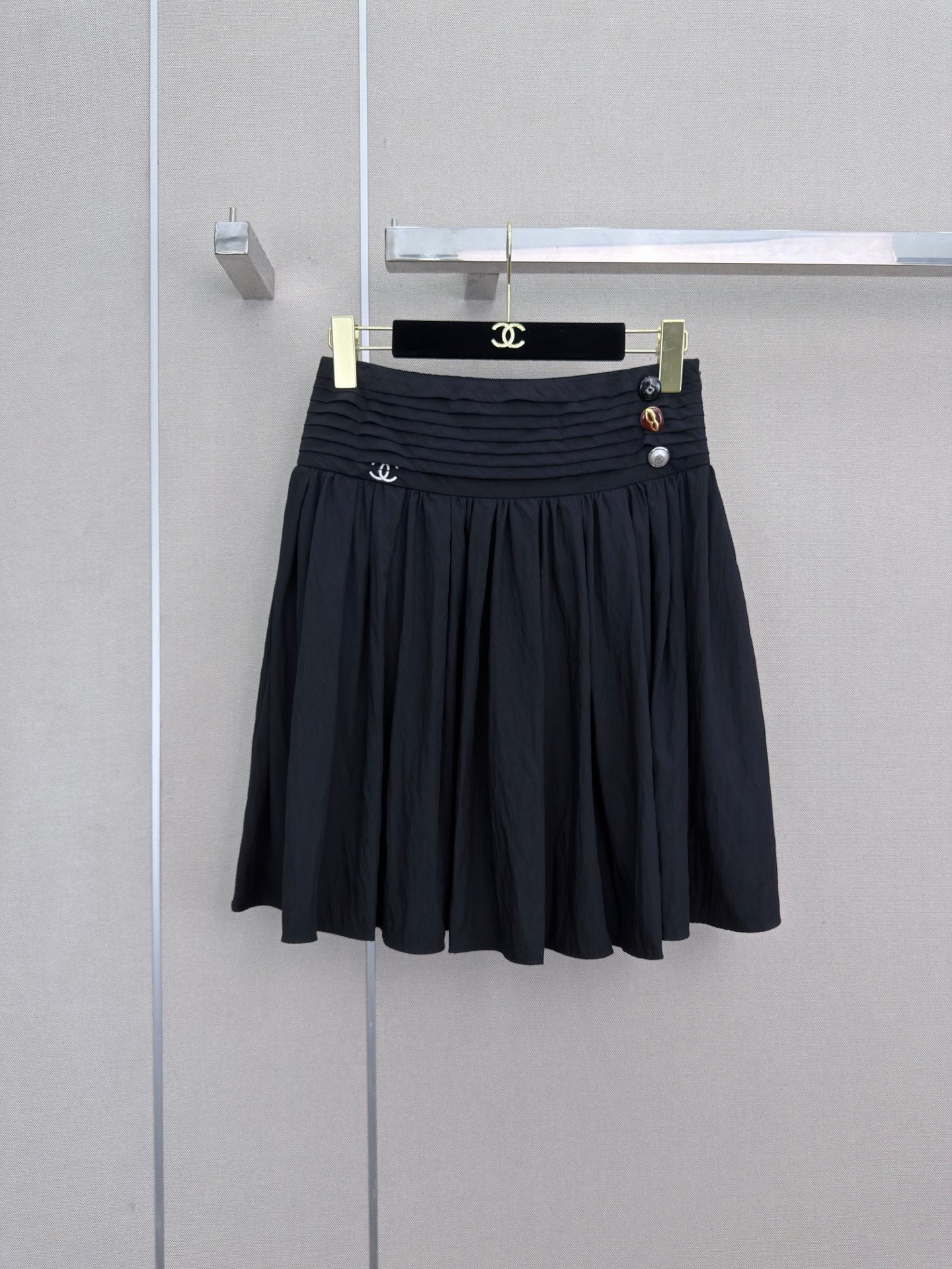 Chanel 2026 High-waisted Midi Skirt With Double C Logo Embellishment 353895