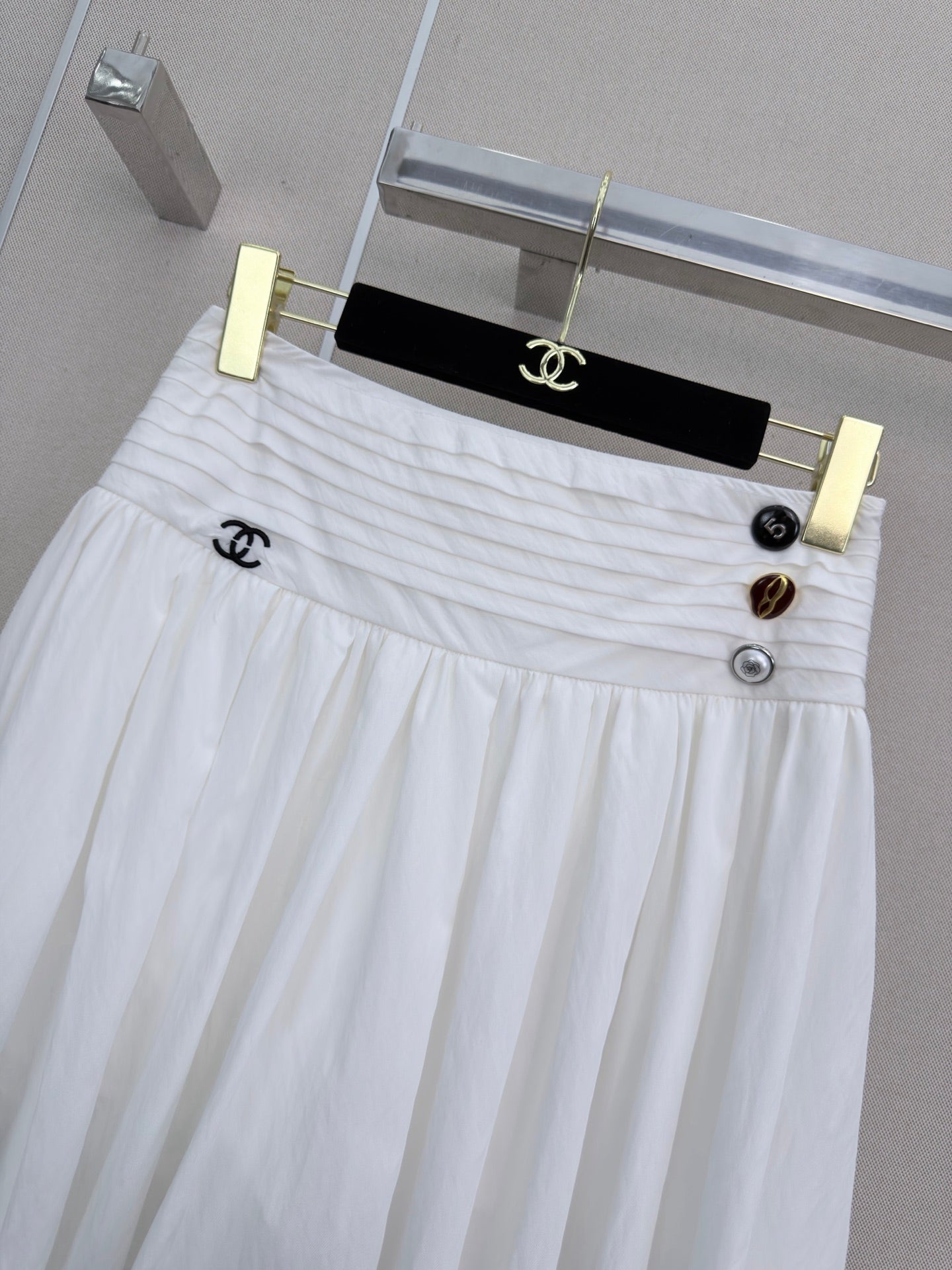 Chanel 2026 High-waisted Midi Skirt With Double C Logo Embellishment 353895