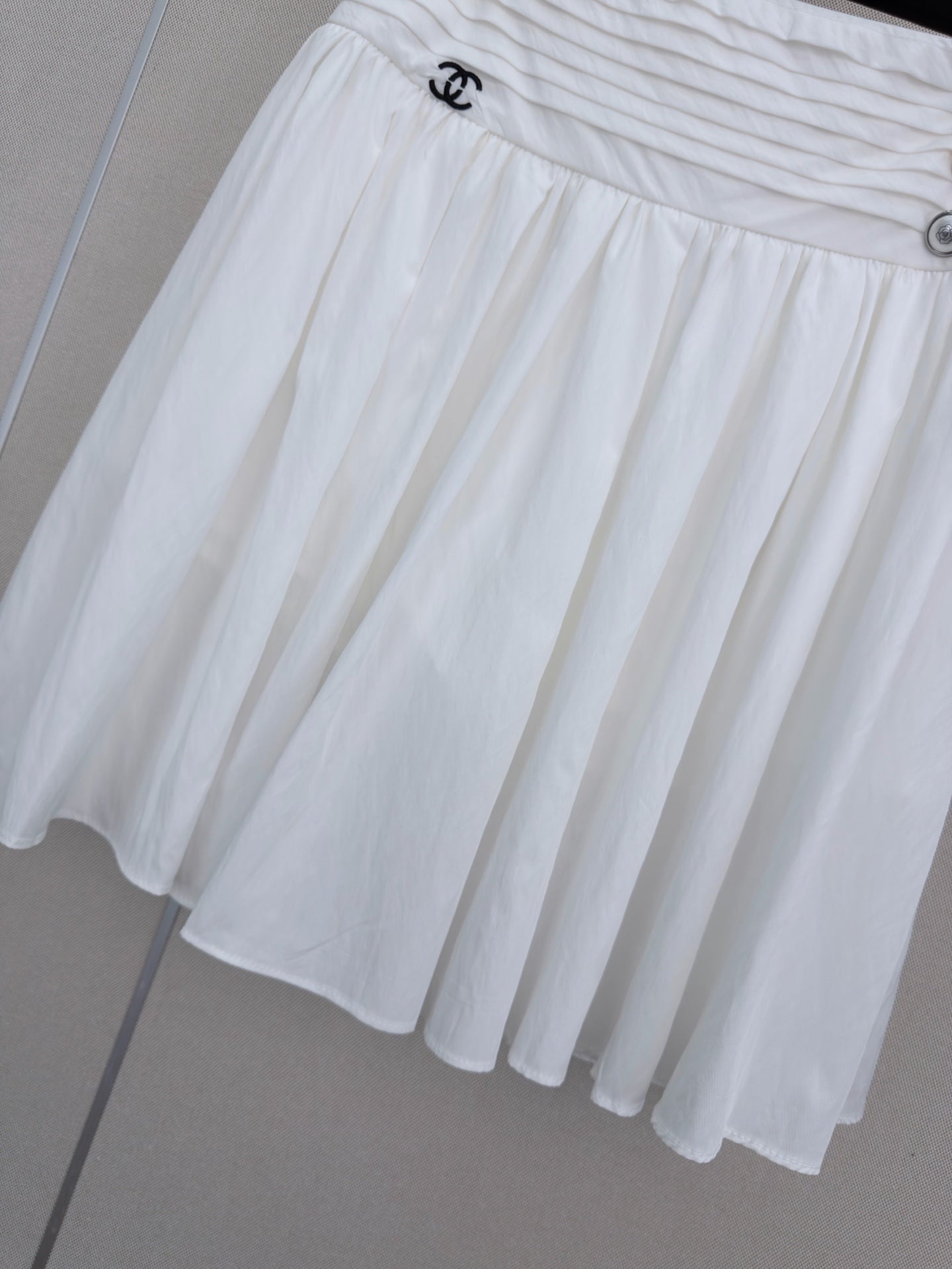 Chanel 2026 High-waisted Midi Skirt With Double C Logo Embellishment 353895
