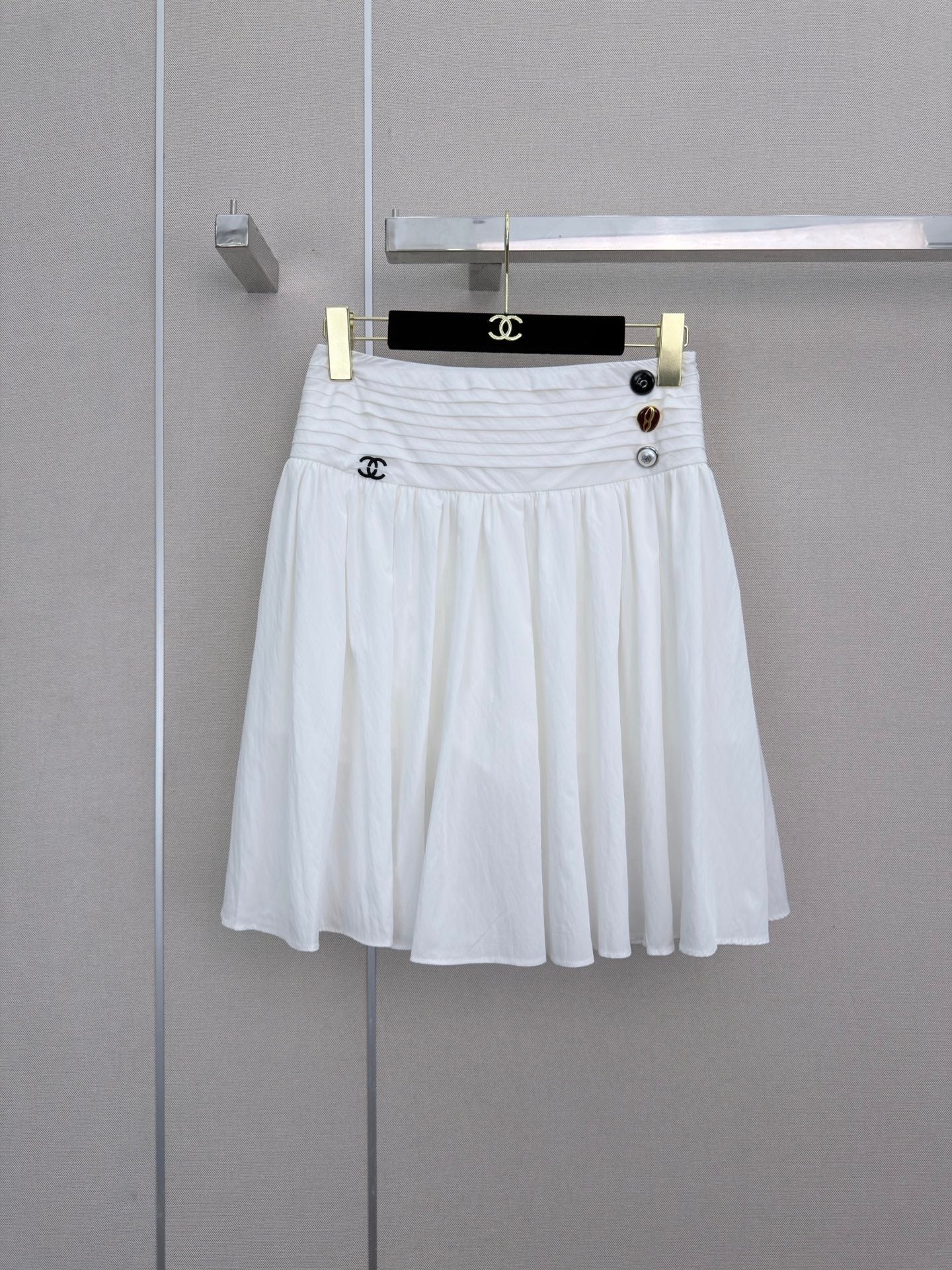 Chanel 2026 High-waisted Midi Skirt With Double C Logo Embellishment 353895