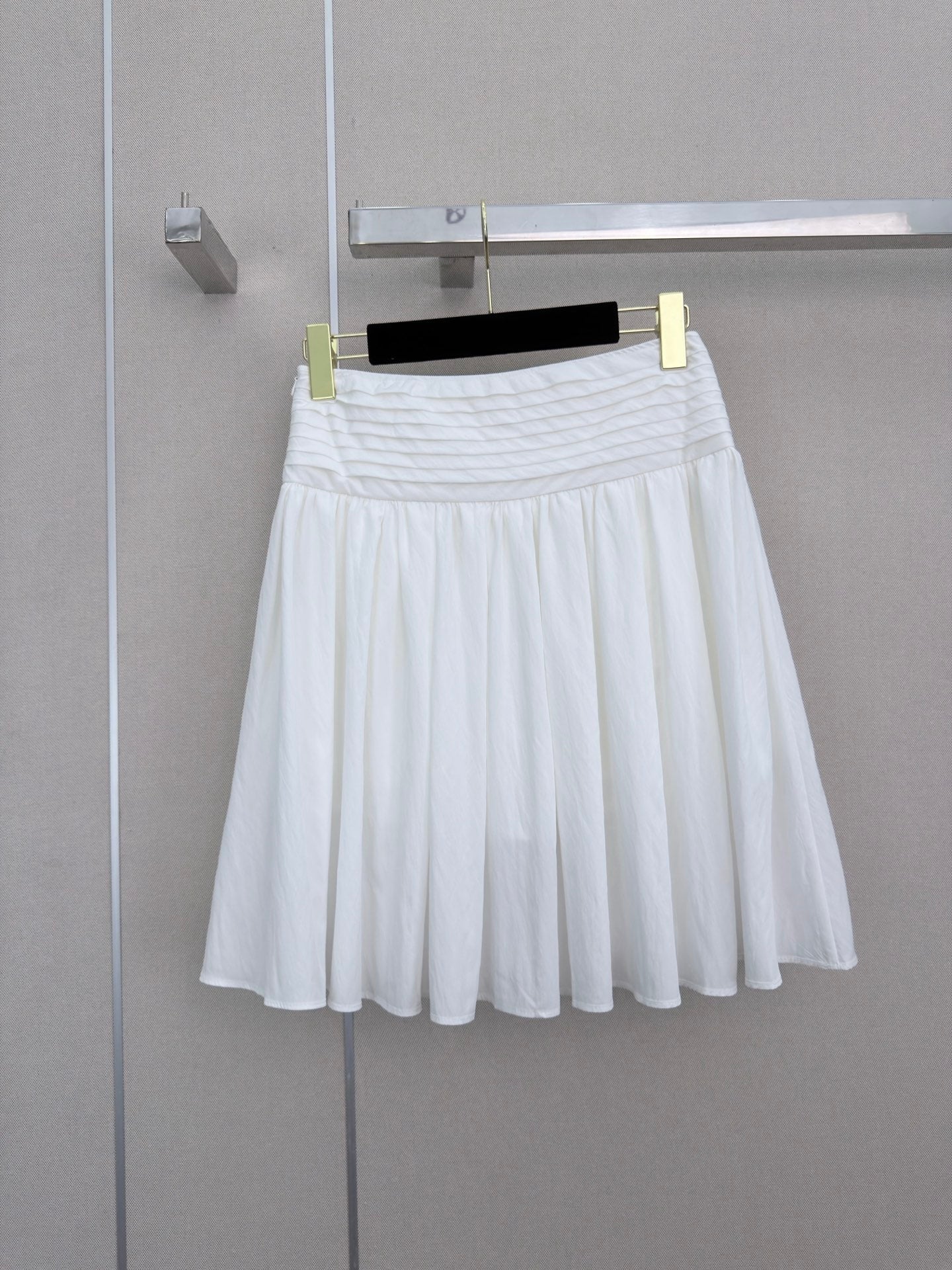 Chanel 2026 High-waisted Midi Skirt With Double C Logo Embellishment 353895