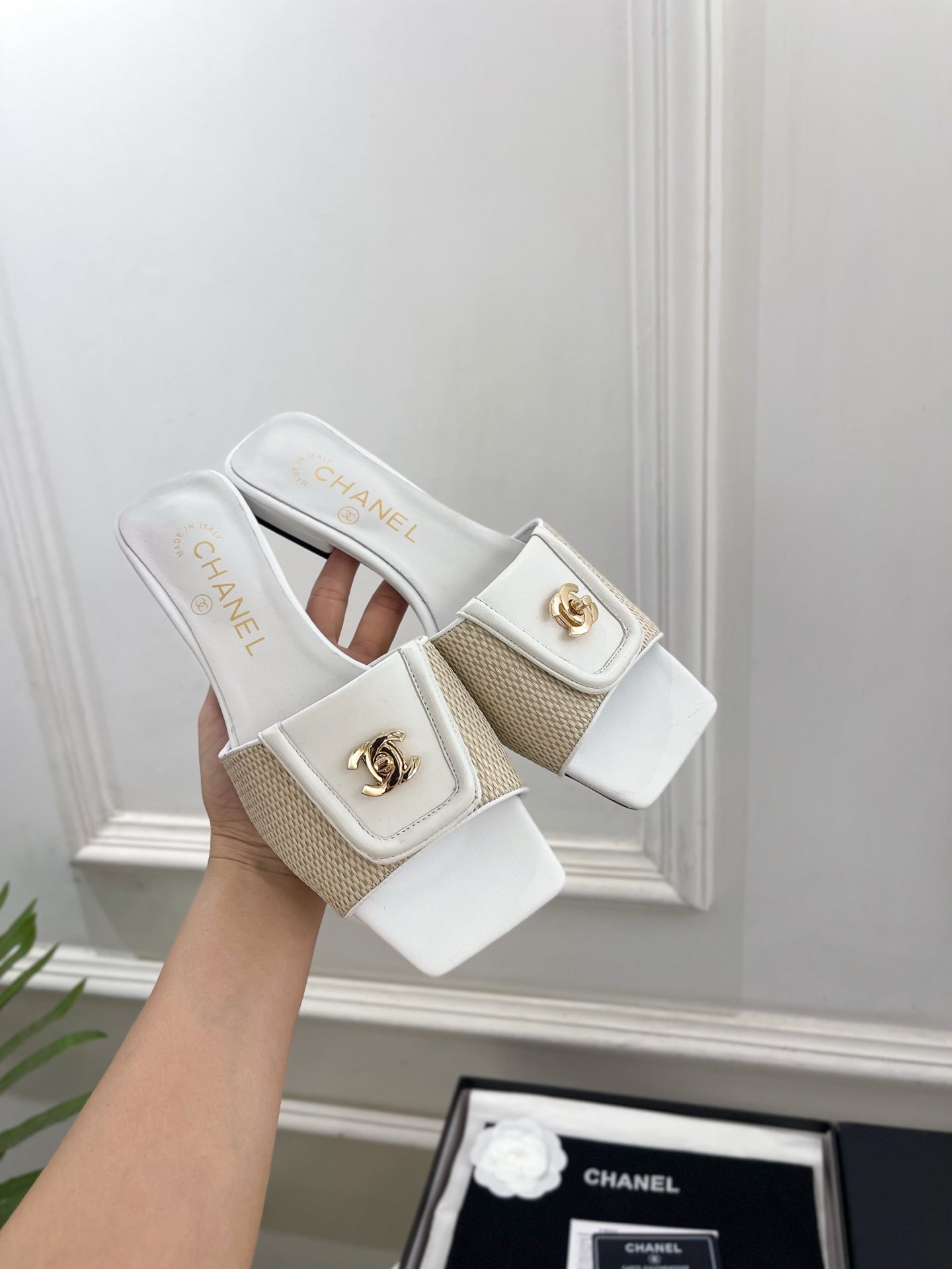 CC 2026 Mule Calfskin Raffia