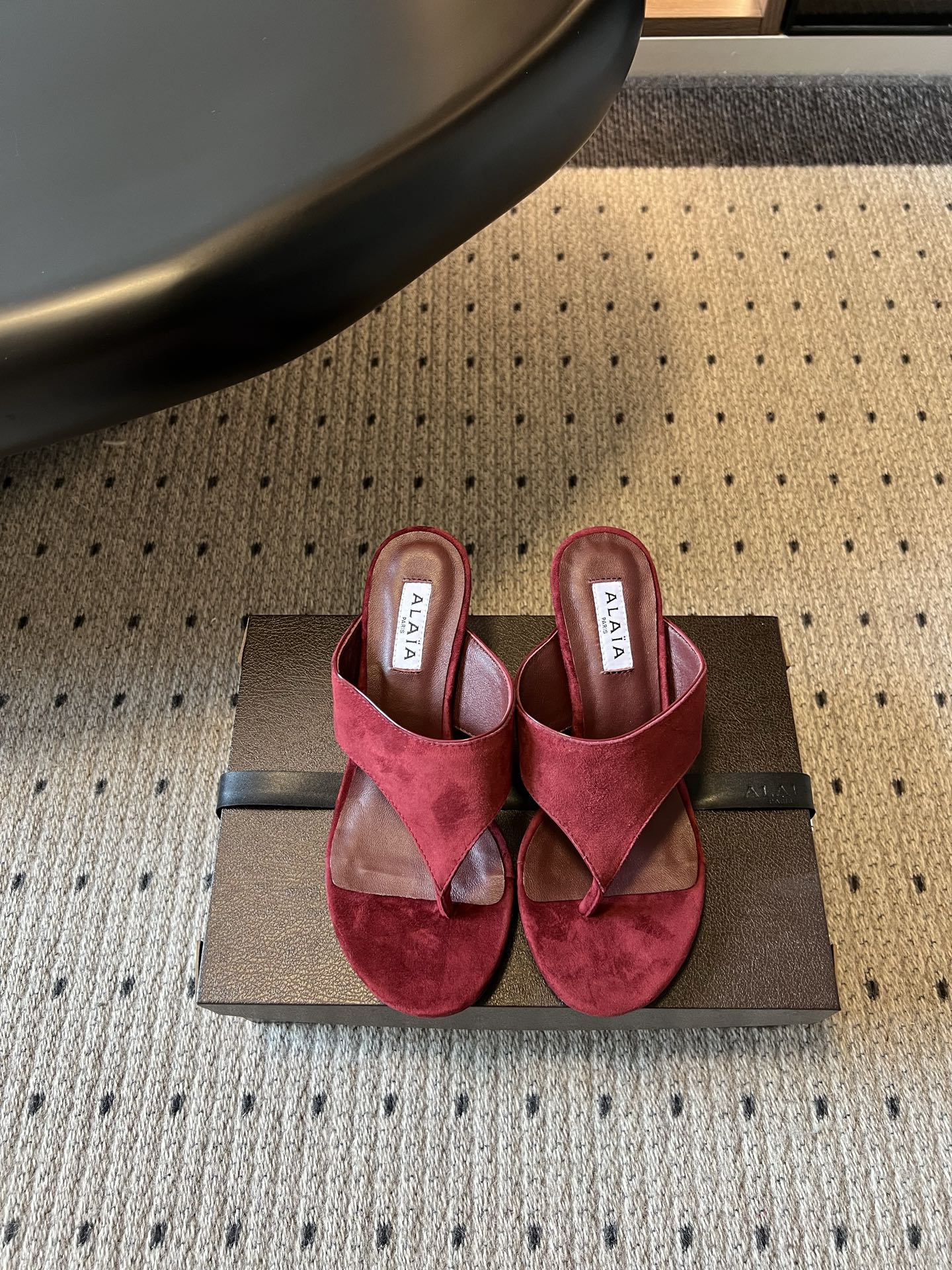Alaia 2026 Flip-Flops Mid-Heel Sandals 55 Velvet Sheepskin 803358