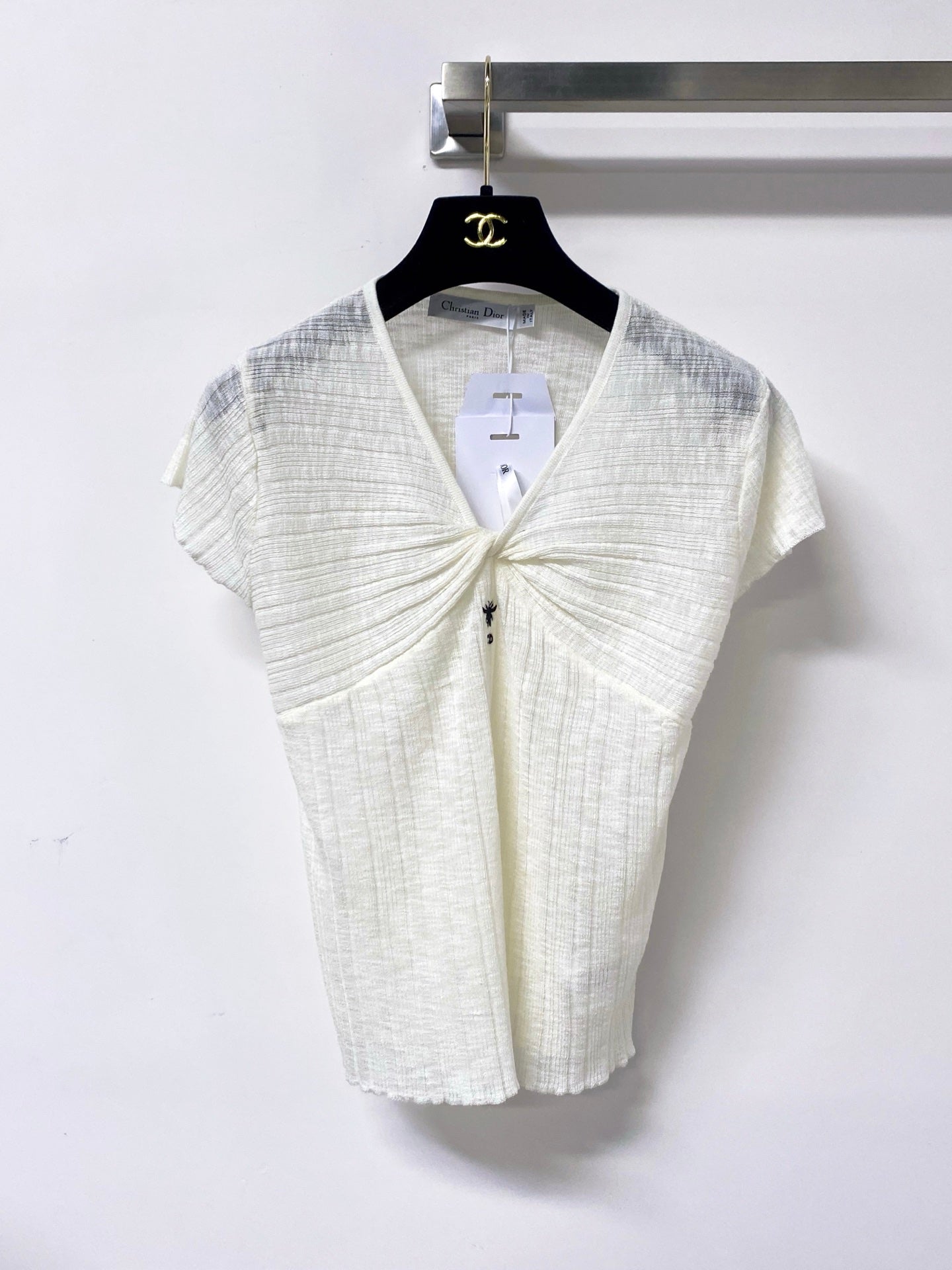 Dior 2026 Short-Sleeve T-Shirt V-neck Top Subtle Front Twist Detail Tencel 487973