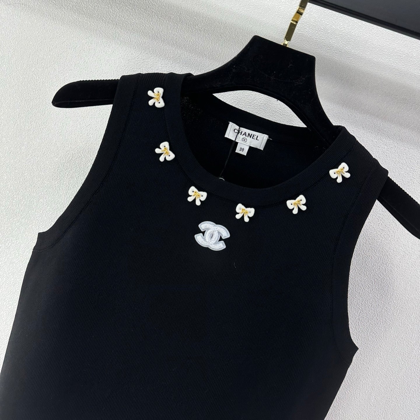 Chanel 2026 Bow-tie Knit Vest Wool 395547