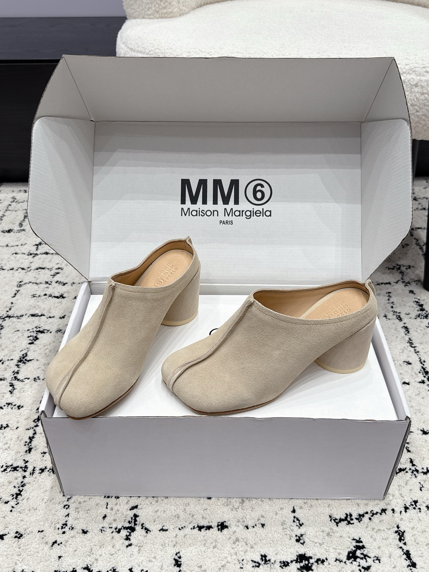 Maison Margiela 2026 Closed-Toe Chunky Heel Mules 70mm Cowhide Suede 924849