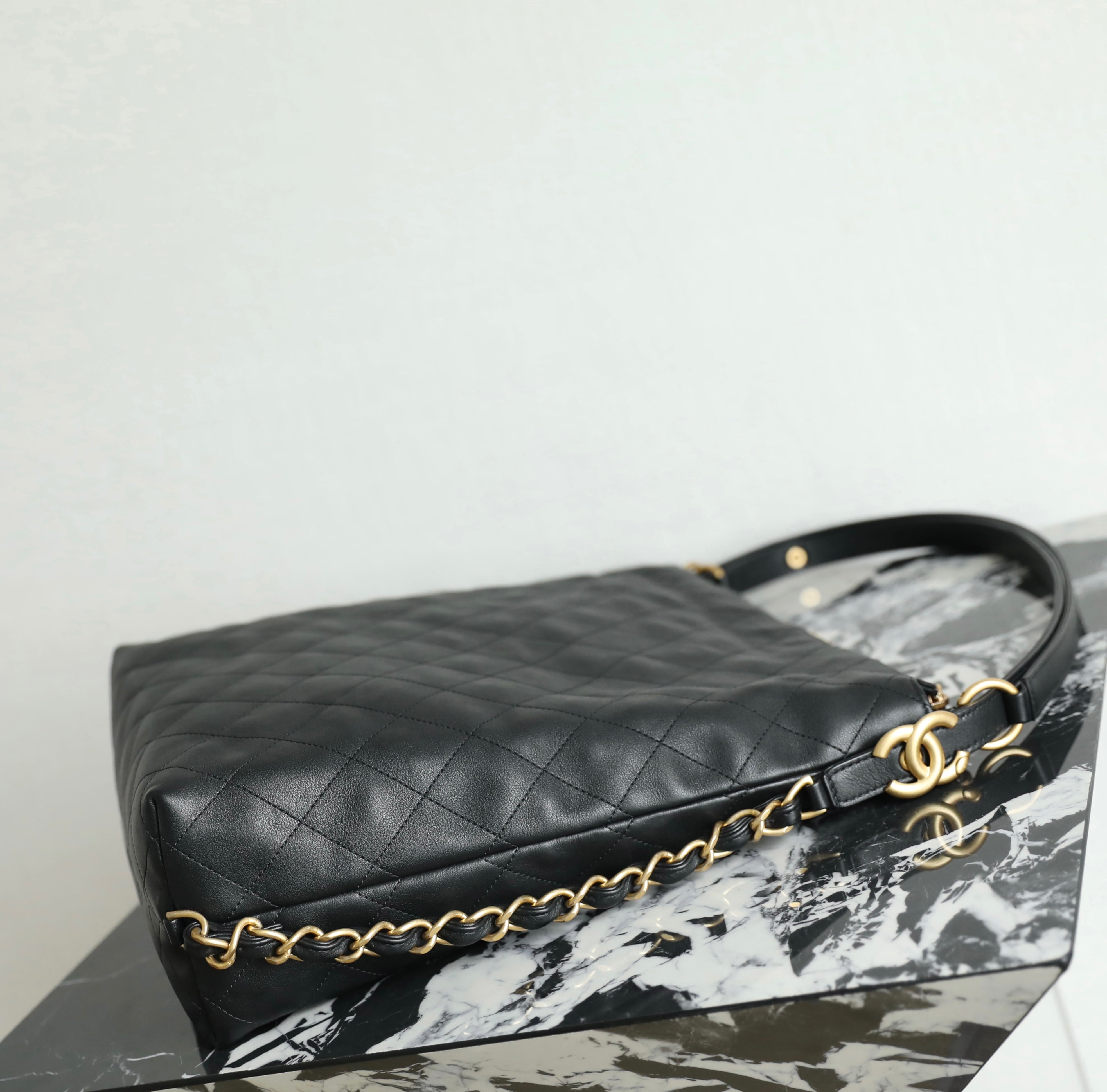 Chanel 𝖧𝗈𝖻𝗈 Backpack 𝖬𝖺𝗑 Large Black Calfskin