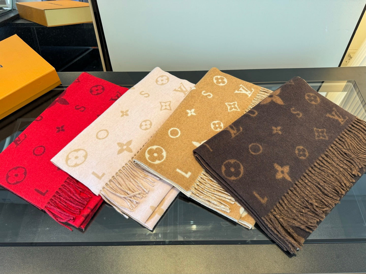 LV 25 Scarf 220CM Red Wool 293517