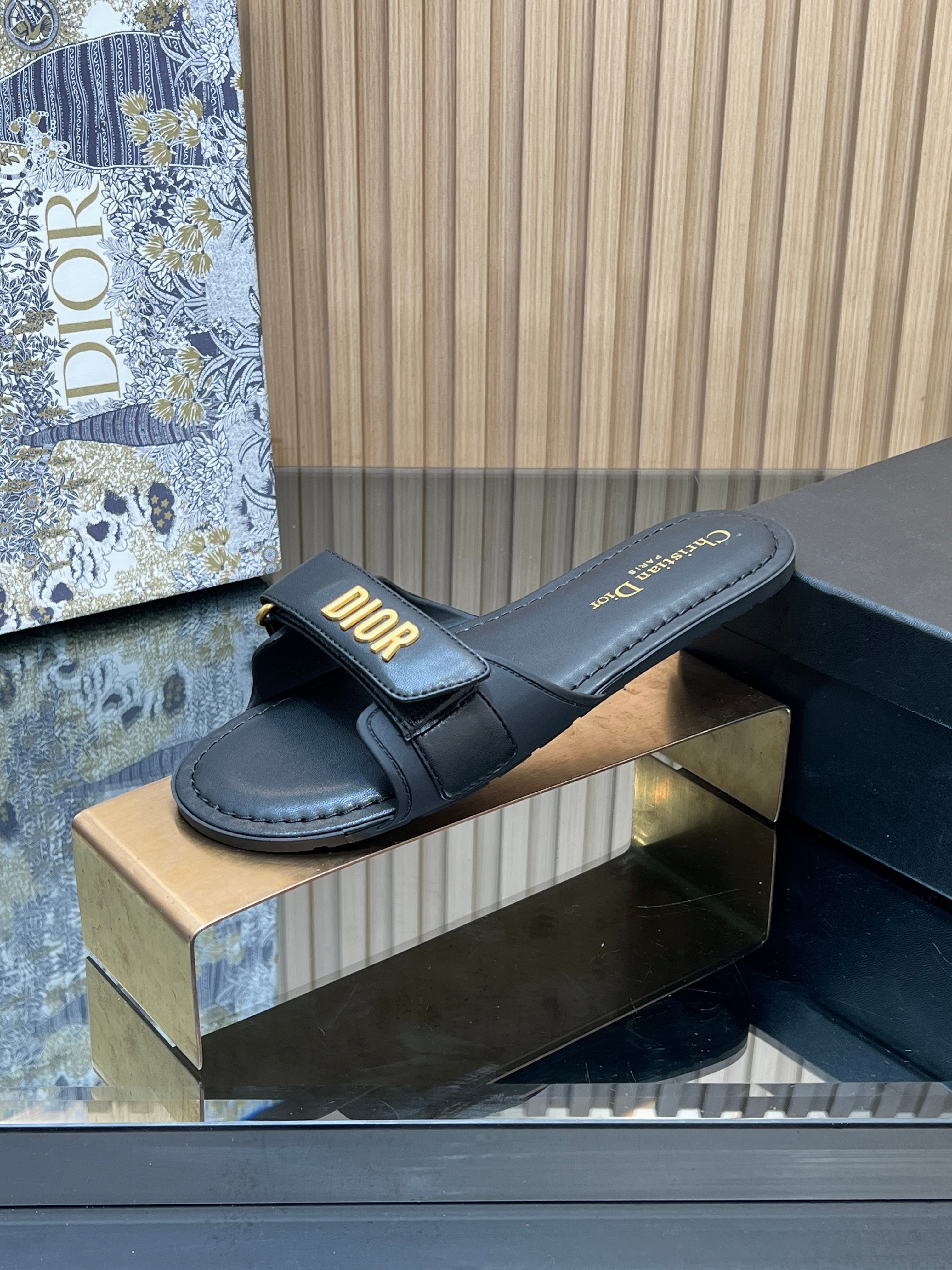 CD 26s Beach Sandals Sheepskin