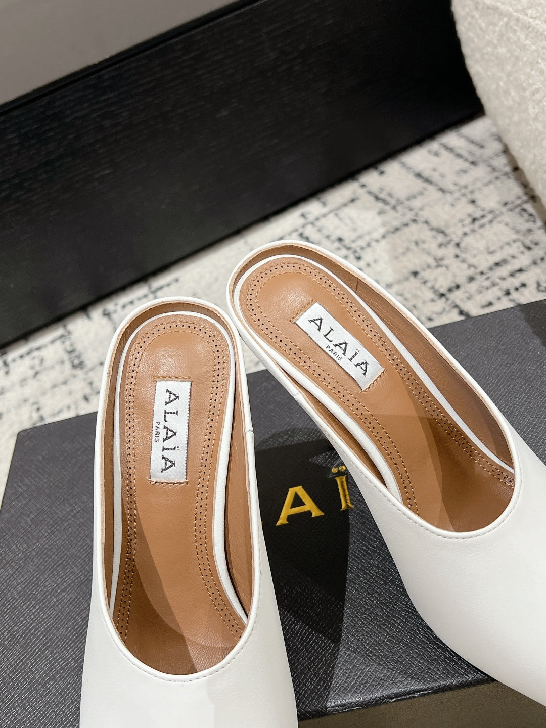 Alaia 25 Spike High Heel Mules White Lampskin 293182