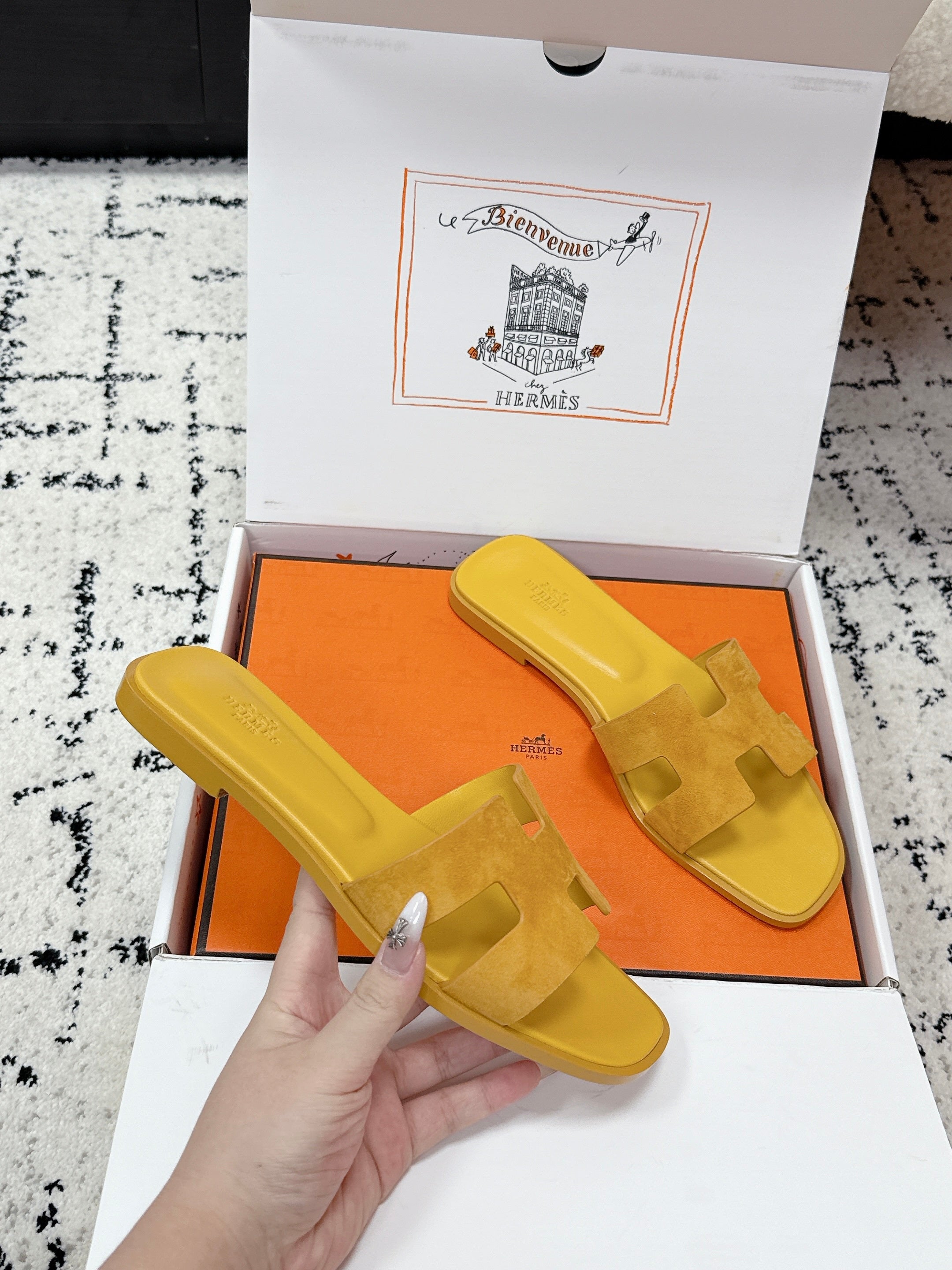 HM 26ss Oran Sandals Yellow Suede Cowhide 617194