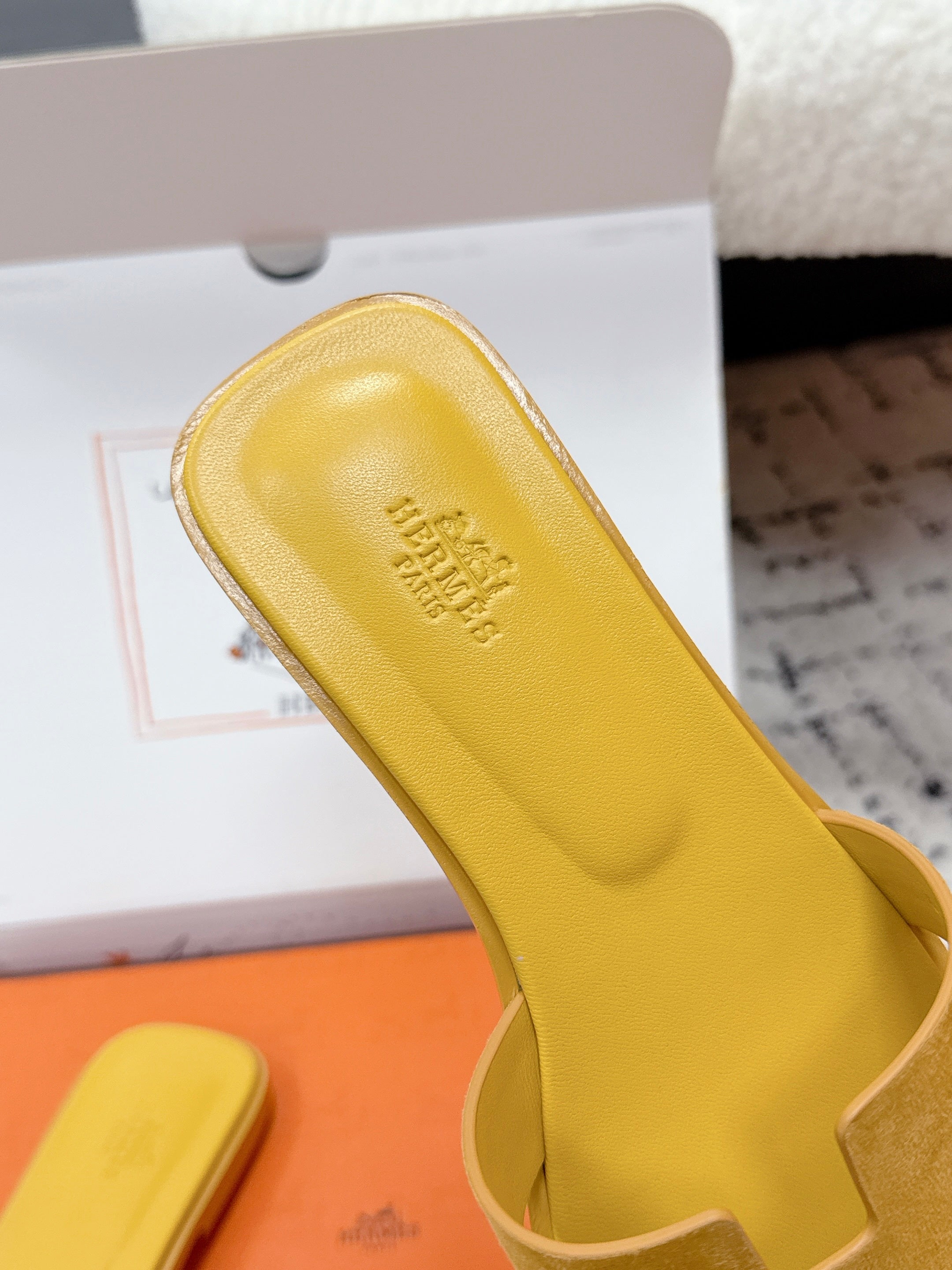 HM 26ss Oran Sandals Yellow Suede Cowhide 617194