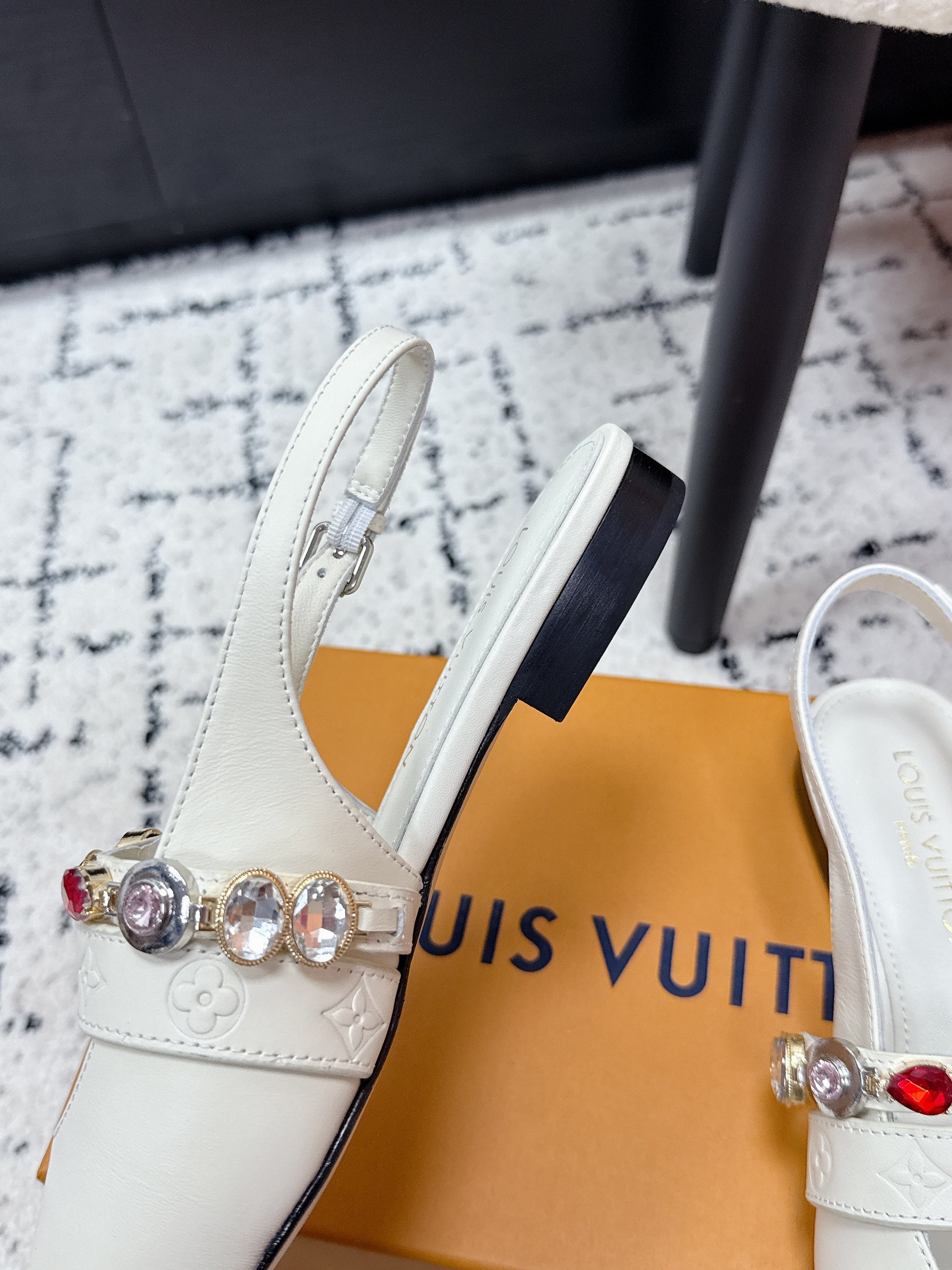 LV 26s Slingback Flats White Cowhide 616914