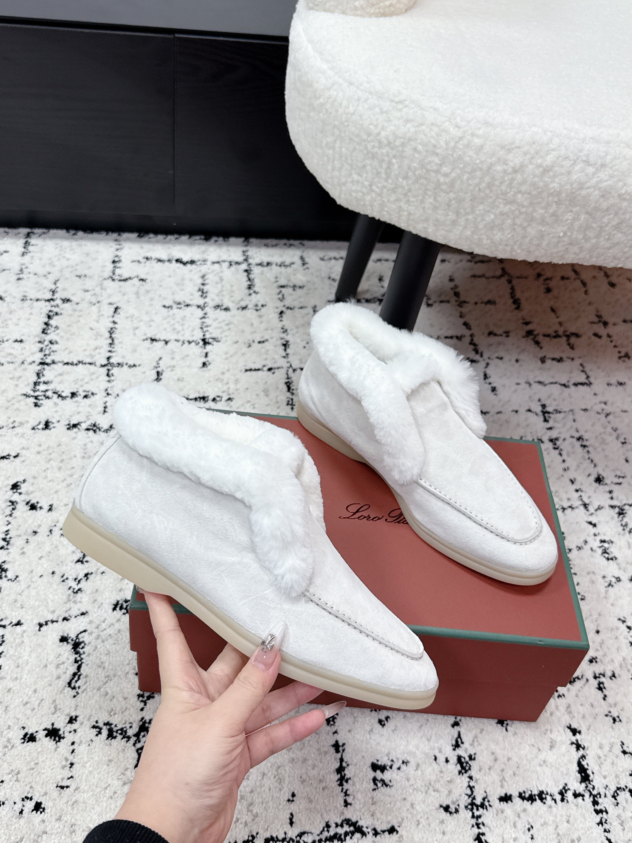LP 26SS Open Walk Ankle Boot Off-white Suede Fur 617388