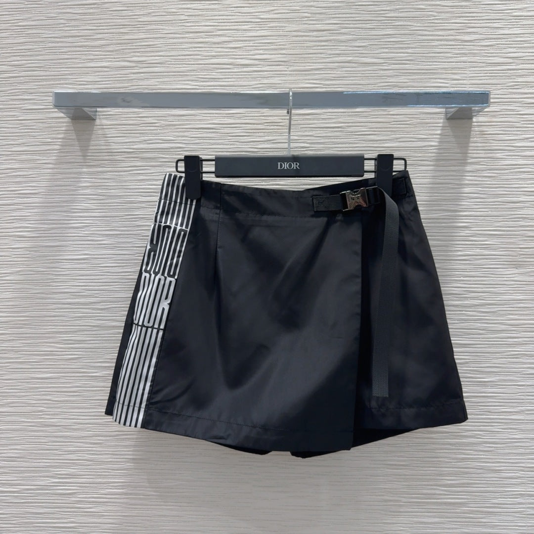 CD 25 Casual Short Black White Polyester
