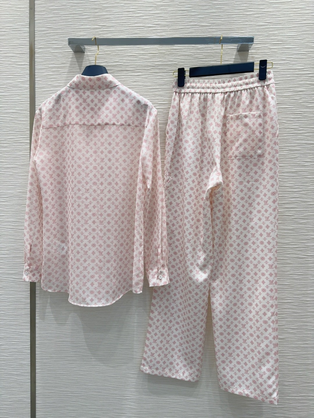 LV 25S Slightly Transparent Set Pink White Poliester