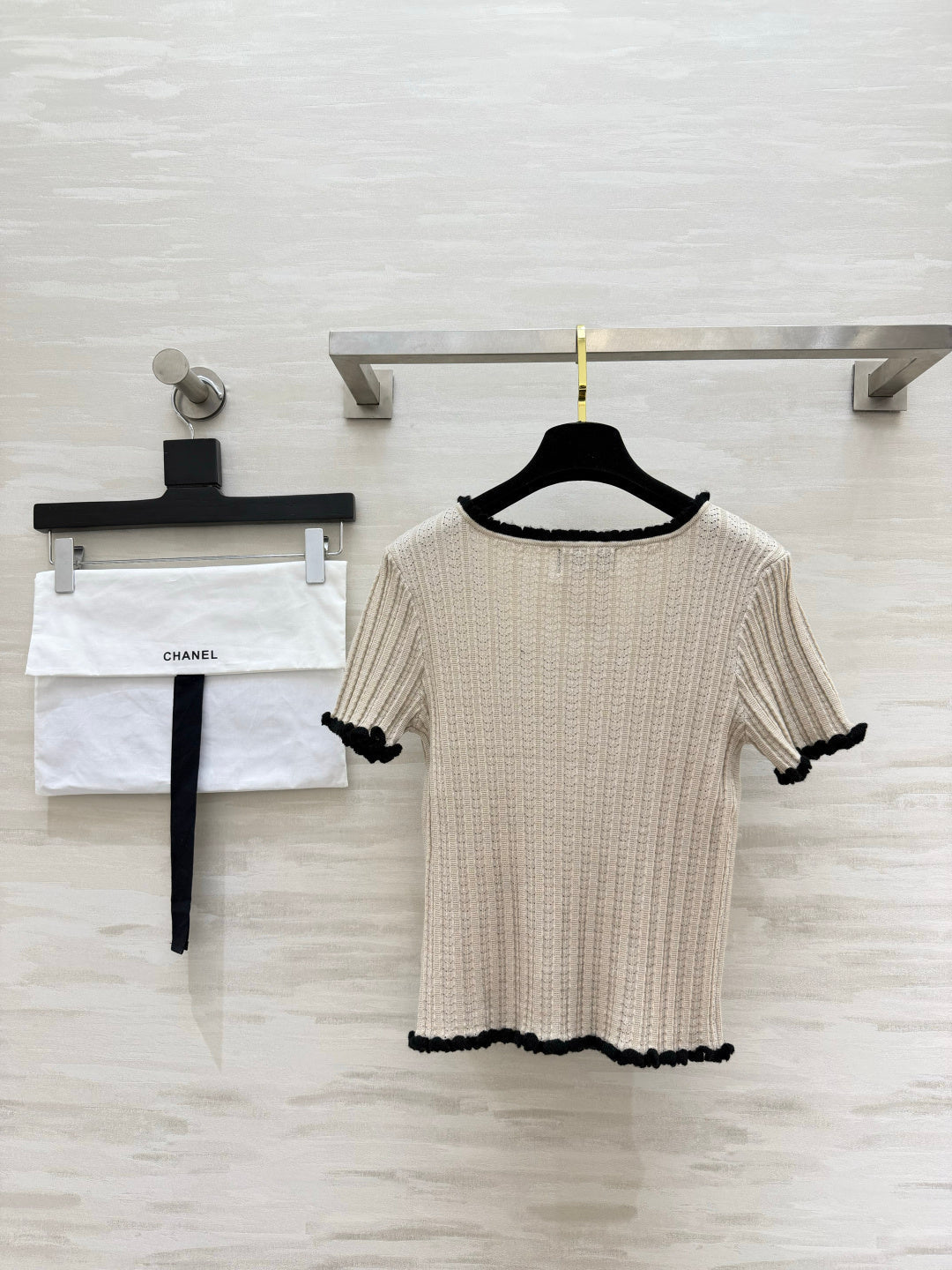 Chanel 2026 Daisy Stitched Knit Short-Sleeve Top Beige Black Cotton 394191