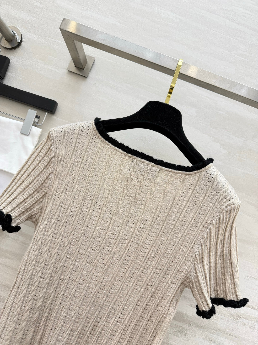 Chanel 2026 Daisy Stitched Knit Short-Sleeve Top Beige Black Cotton 394191